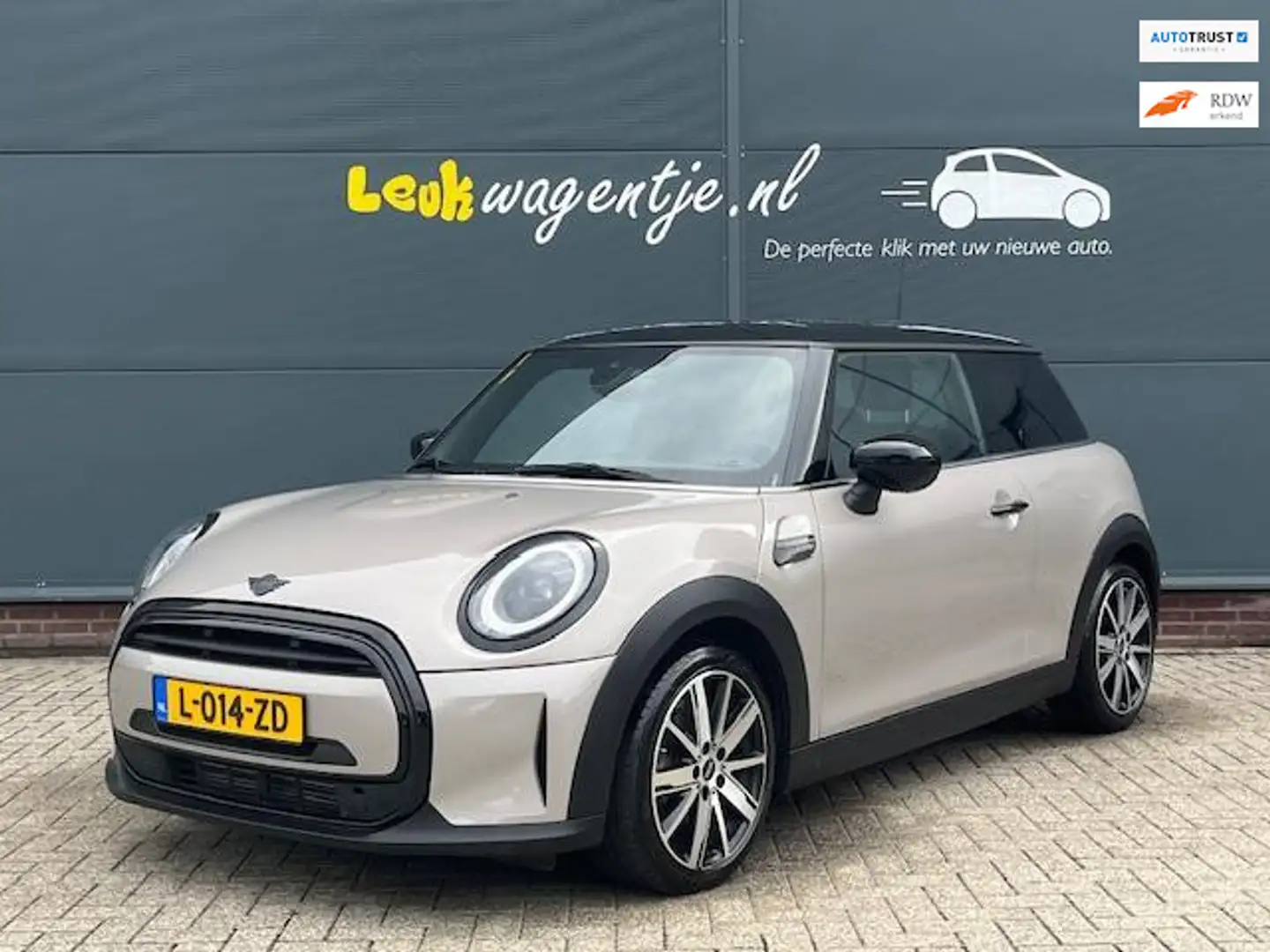 MINI Cooper Mini 1.5 Classic Automaat *leder *dealeronderh. Grijs - 1