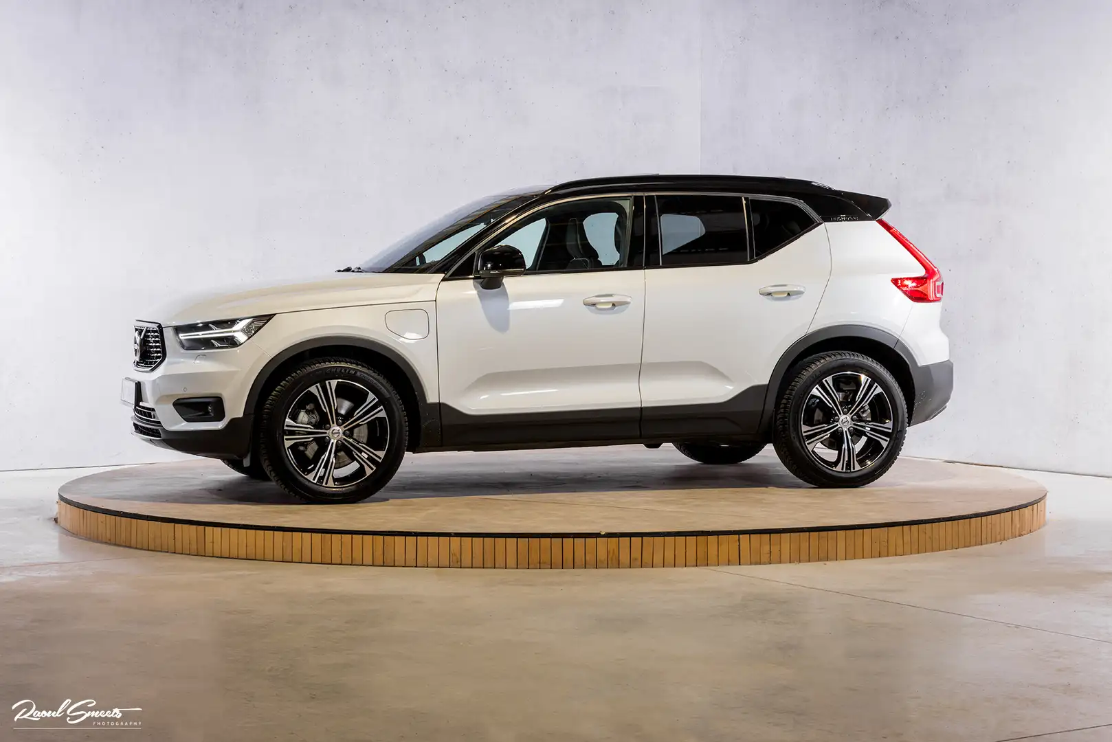 Volvo XC40 1.5 T5 Recharge R-Design | Adaptieve cruise | Pano Blanc - 2