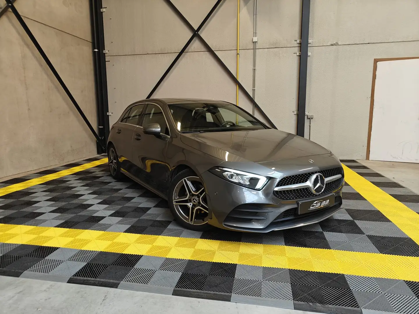 Mercedes-Benz A 180 A 180 AMG/LED/VerwarmdLeder/Cruise/18"/PDC Gris - 1