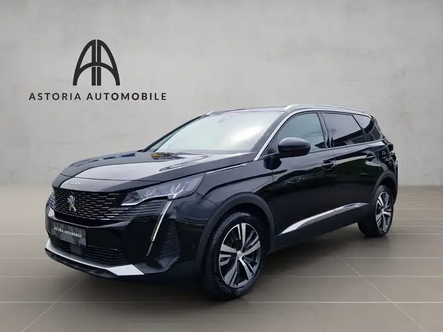Peugeot 5008 main image