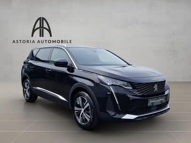 Peugeot 5008 view 3