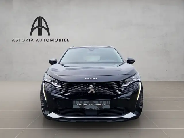 Peugeot 5008 view 2