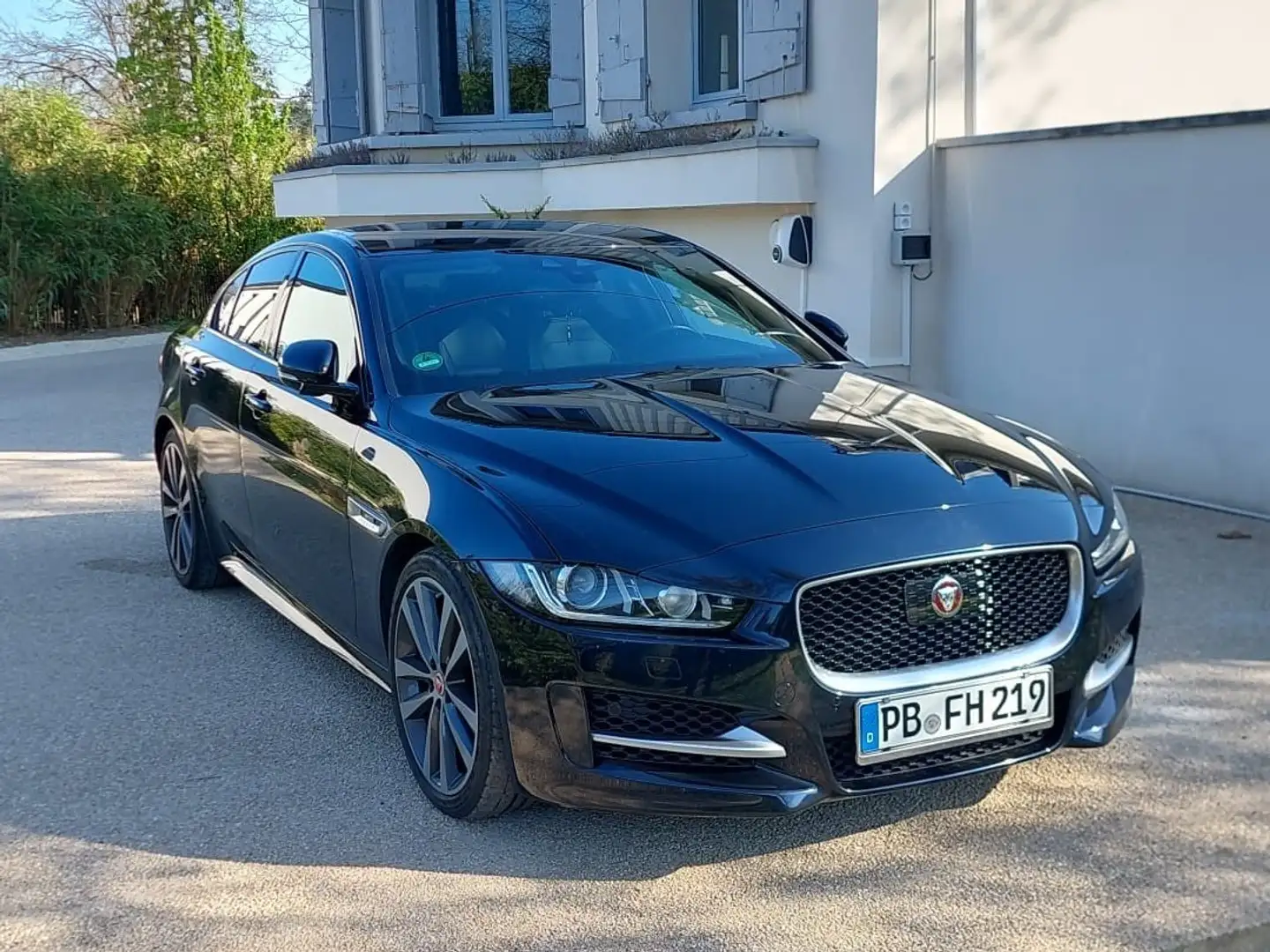 Jaguar XE E-Performance Aut. R-Sport Schwarz - 1