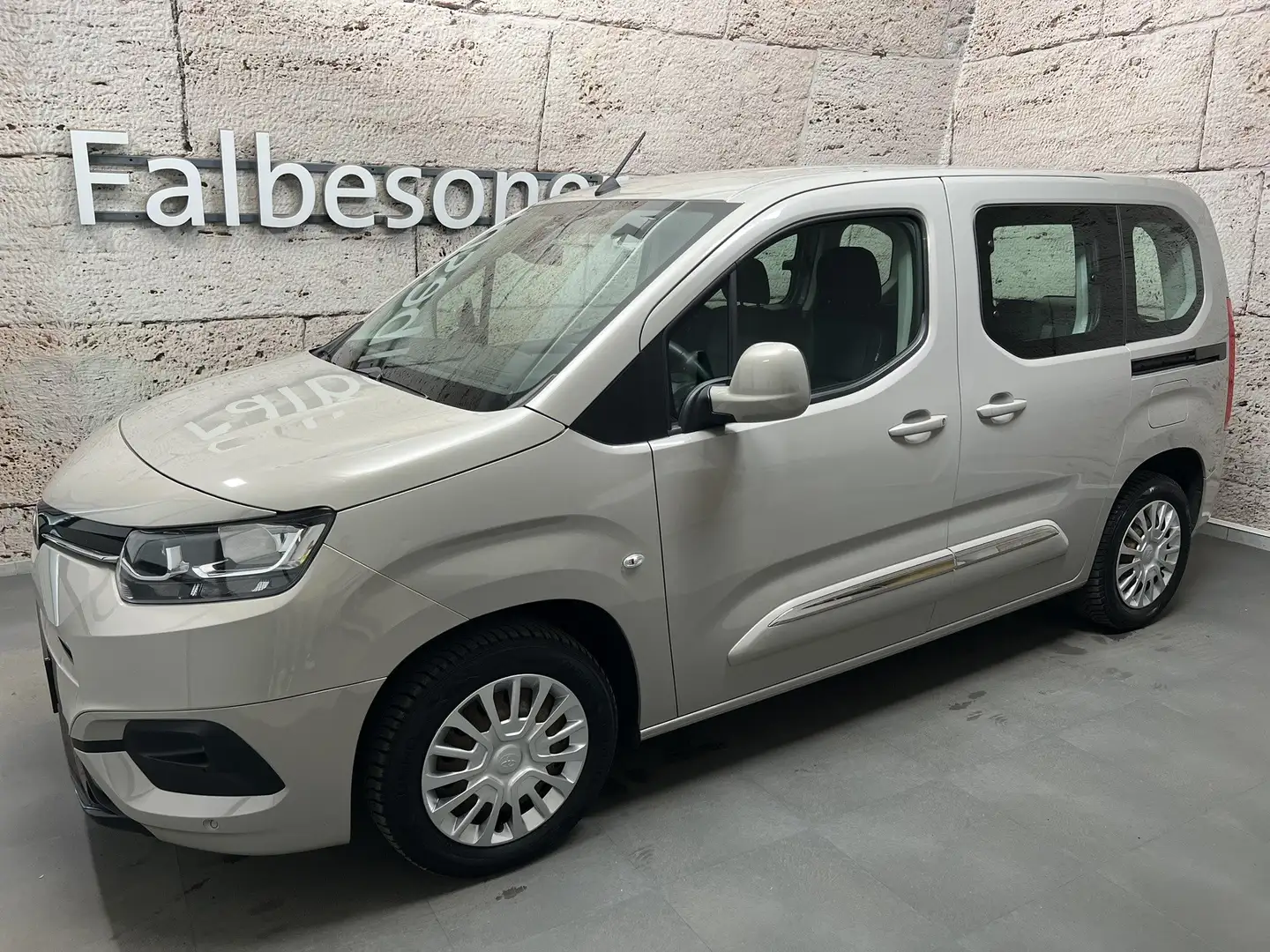 Toyota Proace City Verso L1 1,2 Benzin Shuttle Beige - 2