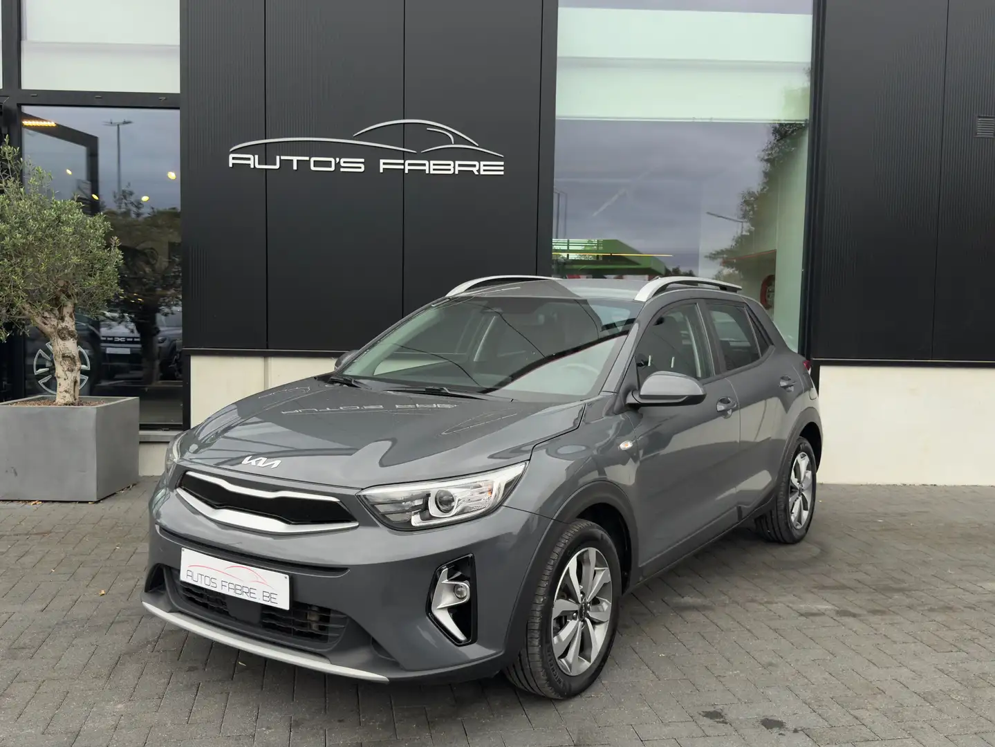 Kia Stonic 1.0 T-GDI 100PK GPS Camera Grijs - 1