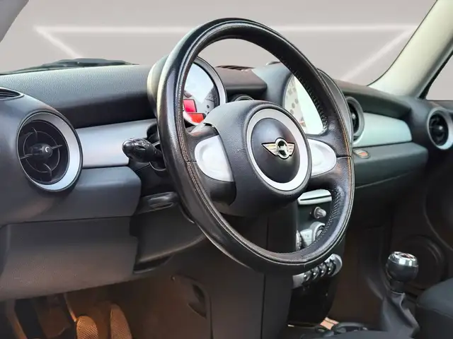 Mini Cooper Cooper view 9