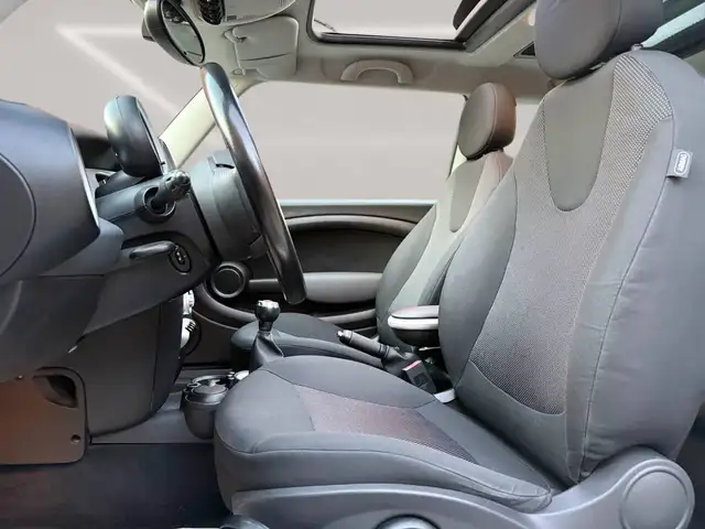 Mini Cooper Cooper view 10