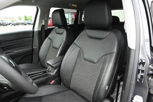 Jeep Compass view 13