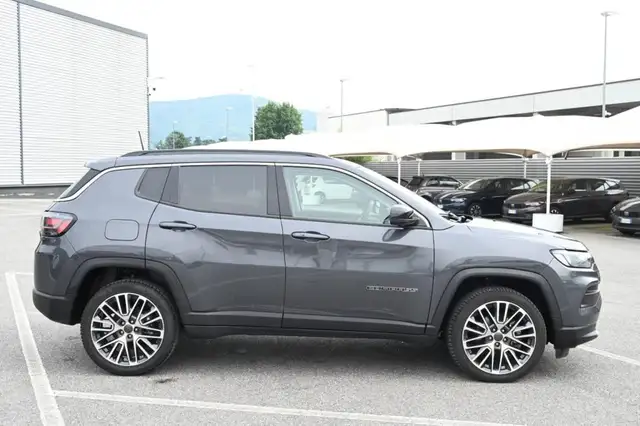 Jeep Compass view 4
