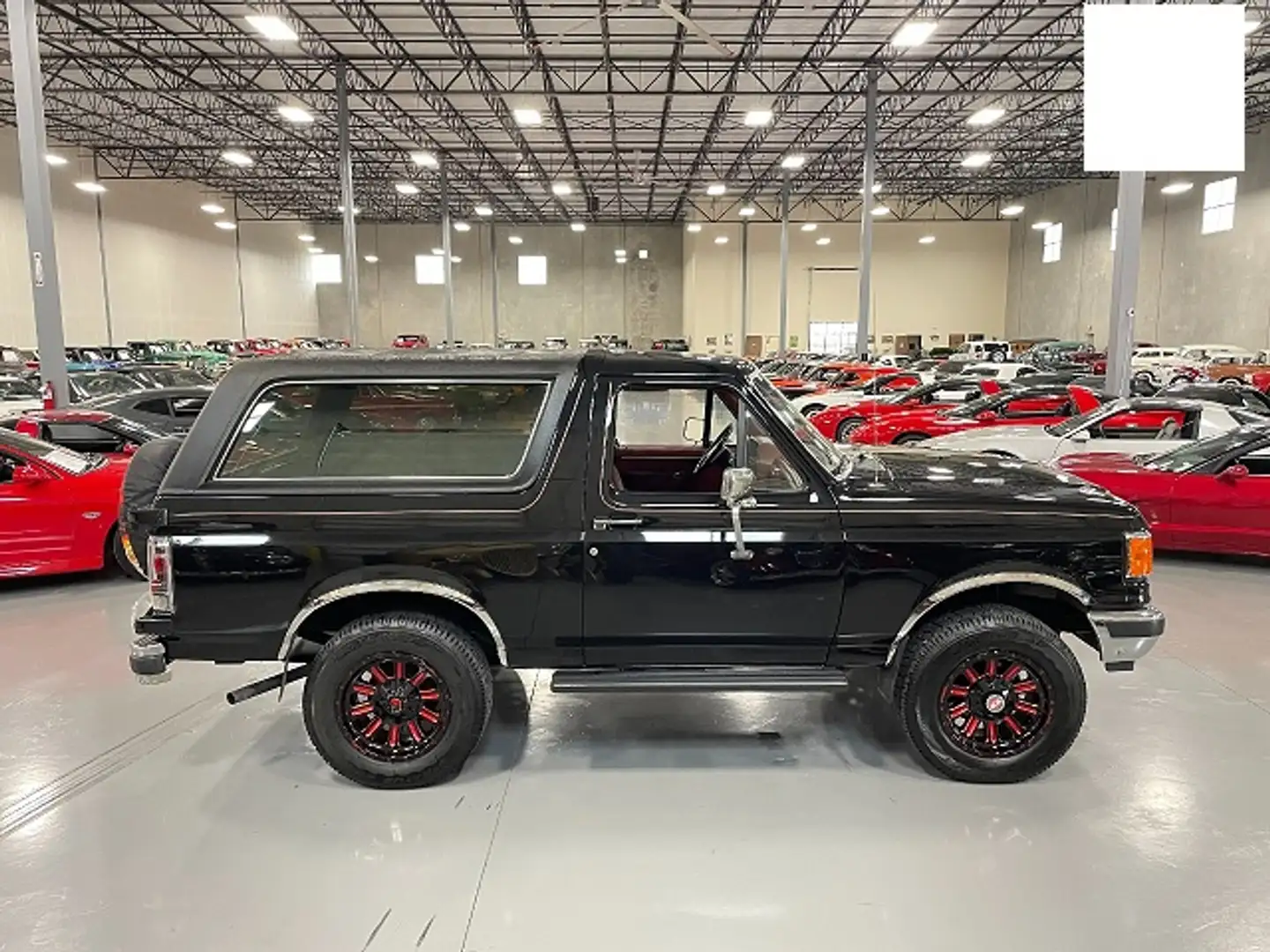 Ford Bronco - 2