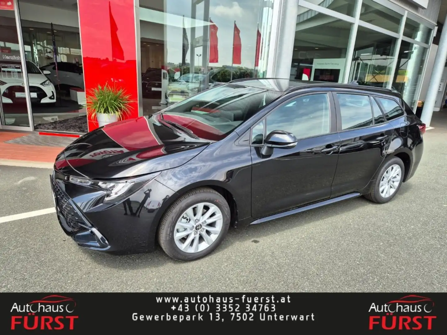 Toyota Corolla 1,8l Hybrid TS Active Schwarz - 1