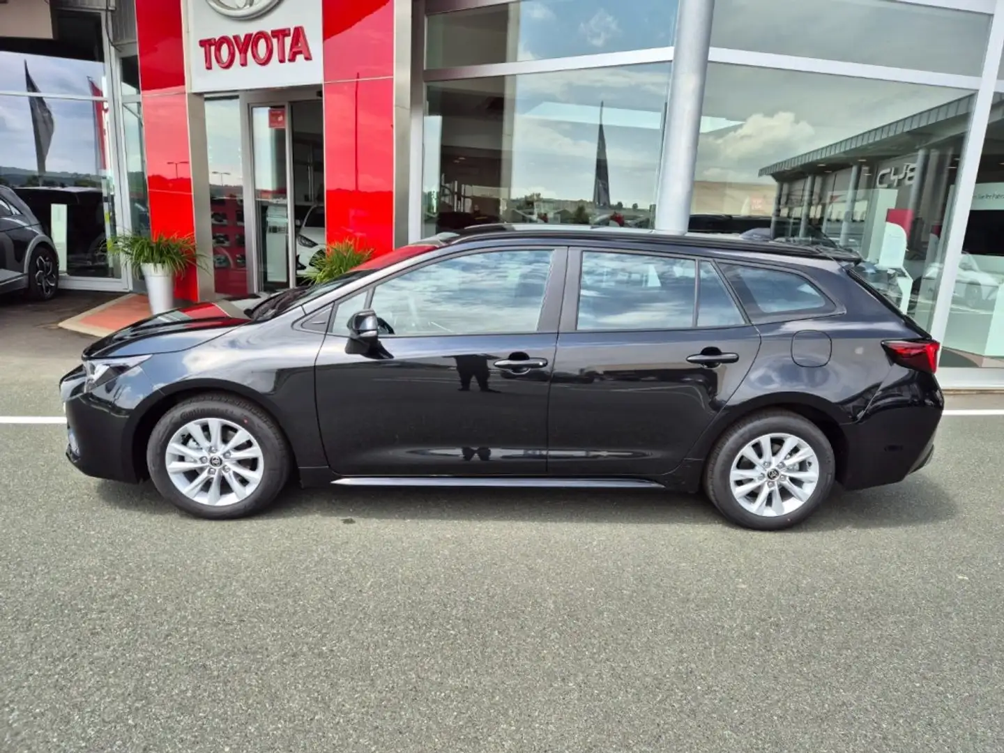 Toyota Corolla 1,8l Hybrid TS Active Zwart - 2
