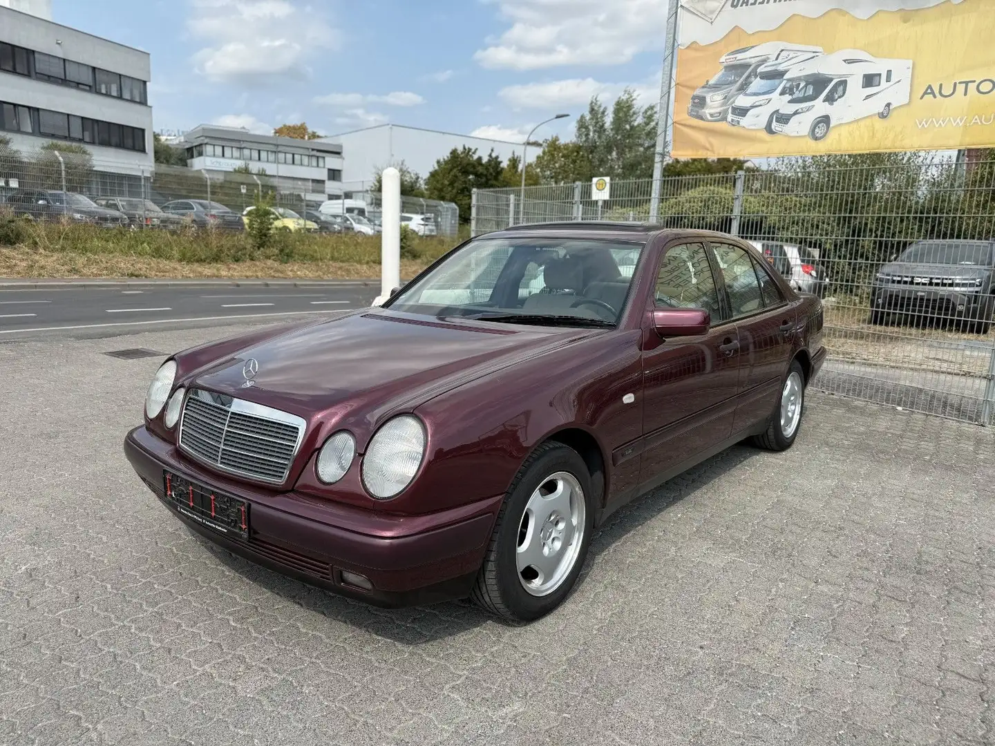 Mercedes-Benz E 230 E230 Classic W210 S-Dach Automatik Tüv 08.2026 Czerwony - 1