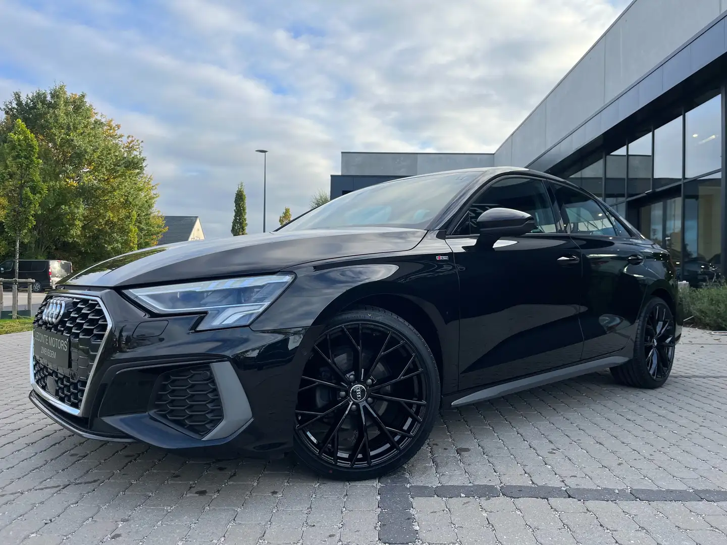 Audi A3 A3 30 TFSI Berline S-tronic S-line LED/Carplay/B&O Zwart - 2