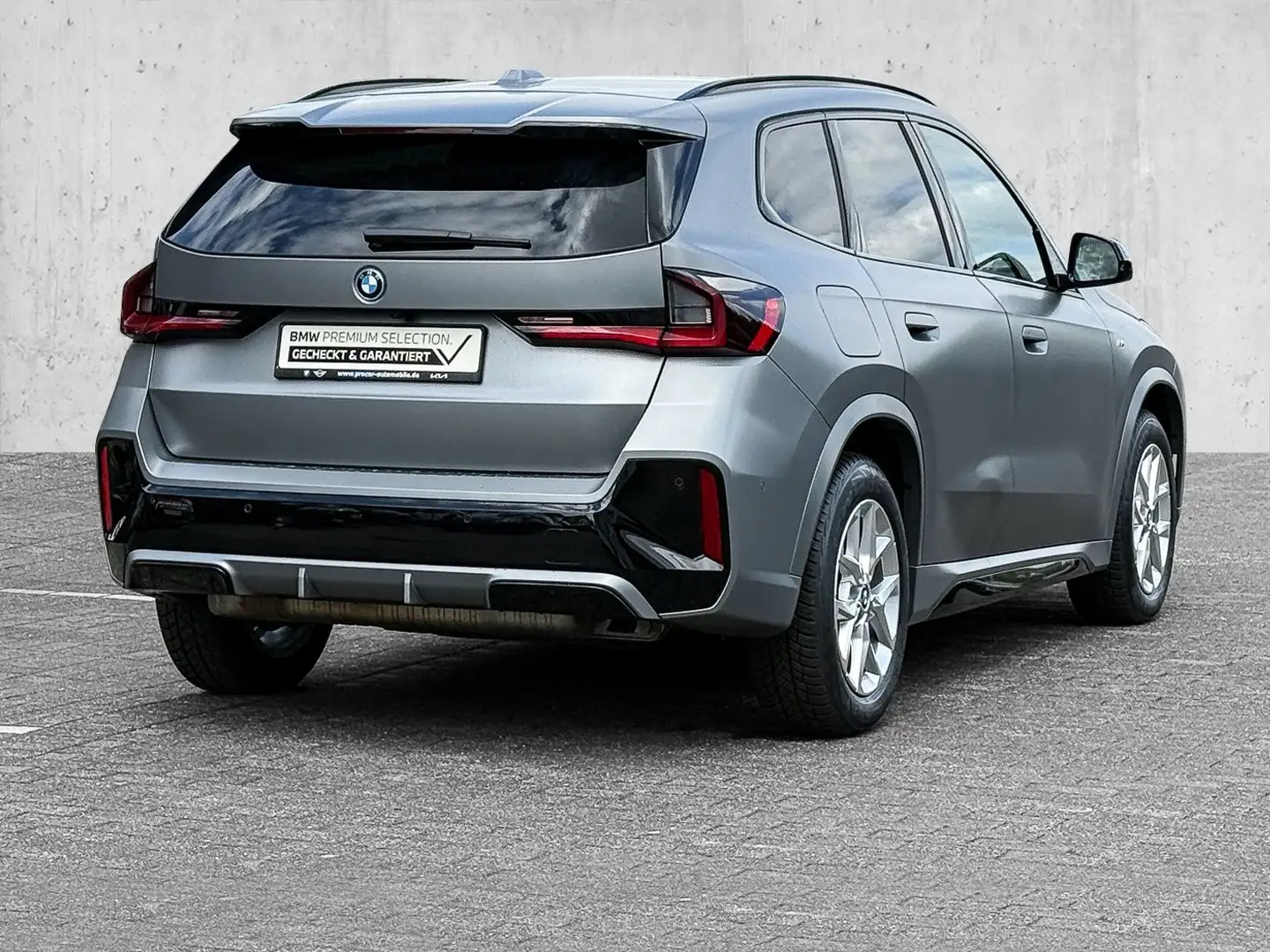 BMW X1 xDrive30e M Sport Aut. HUD ACC RFK NAVI LED LM Grijs - 2