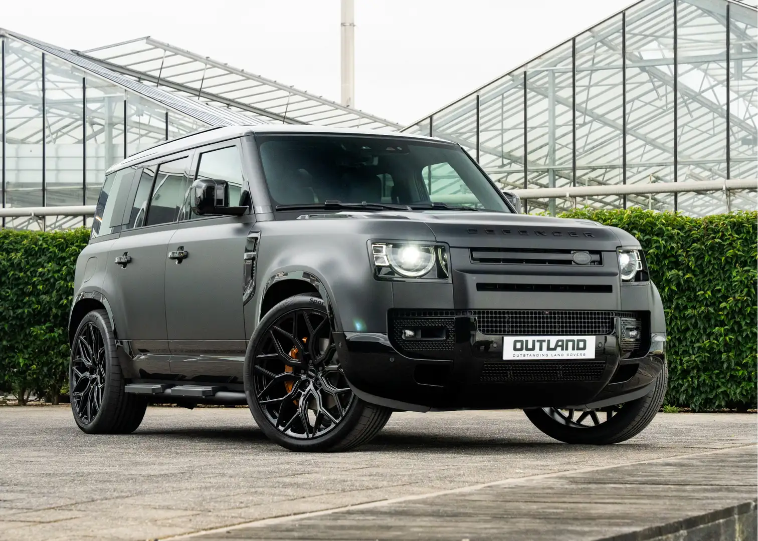 Land Rover Defender 110 P300e X-Dynamic HSE | Satin PPF Stealth | Alle Zwart - 2