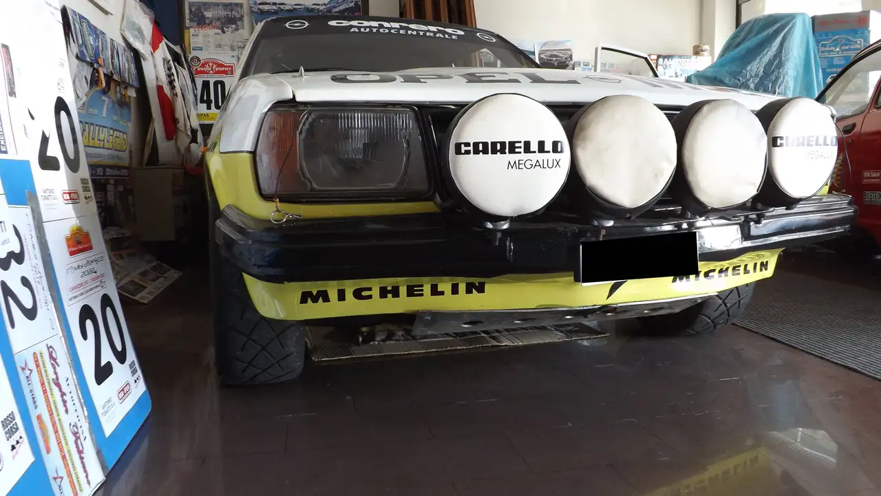 Opel Ascona B 2000 SR con passaporto HTP nazionale ben tenuta di carrozzeria e meccanica, foto 12