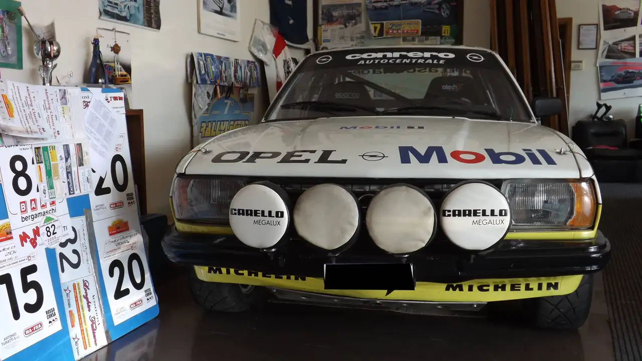 Opel Ascona B 2000 SR con passaporto HTP nazionale ben tenuta di carrozzeria e meccanica, foto 3