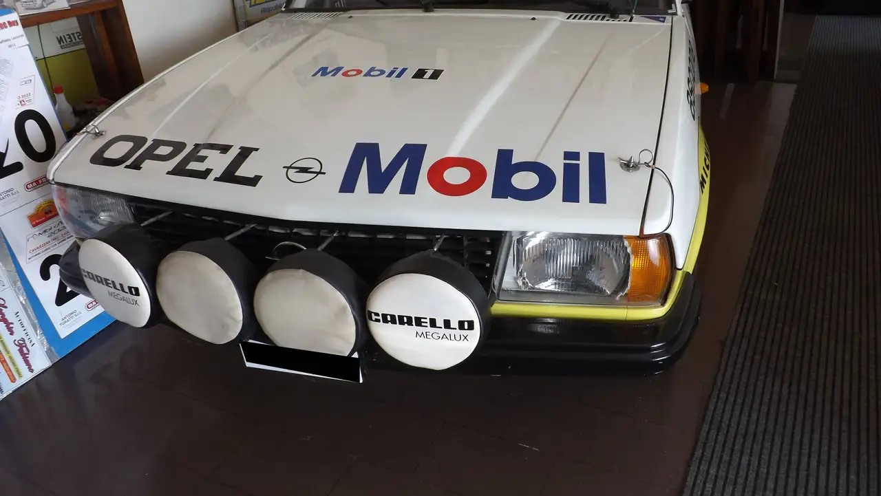 Opel Ascona B 2000 SR con passaporto HTP nazionale ben tenuta di carrozzeria e meccanica, foto 5