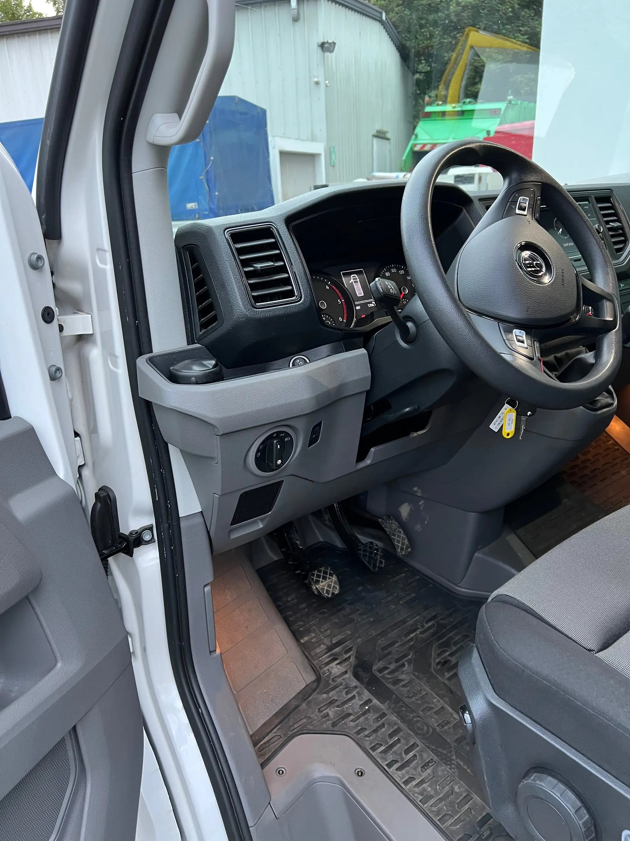 Volkswagen Crafter 35 mittellang Hochdach FWD Trendline — photo 5