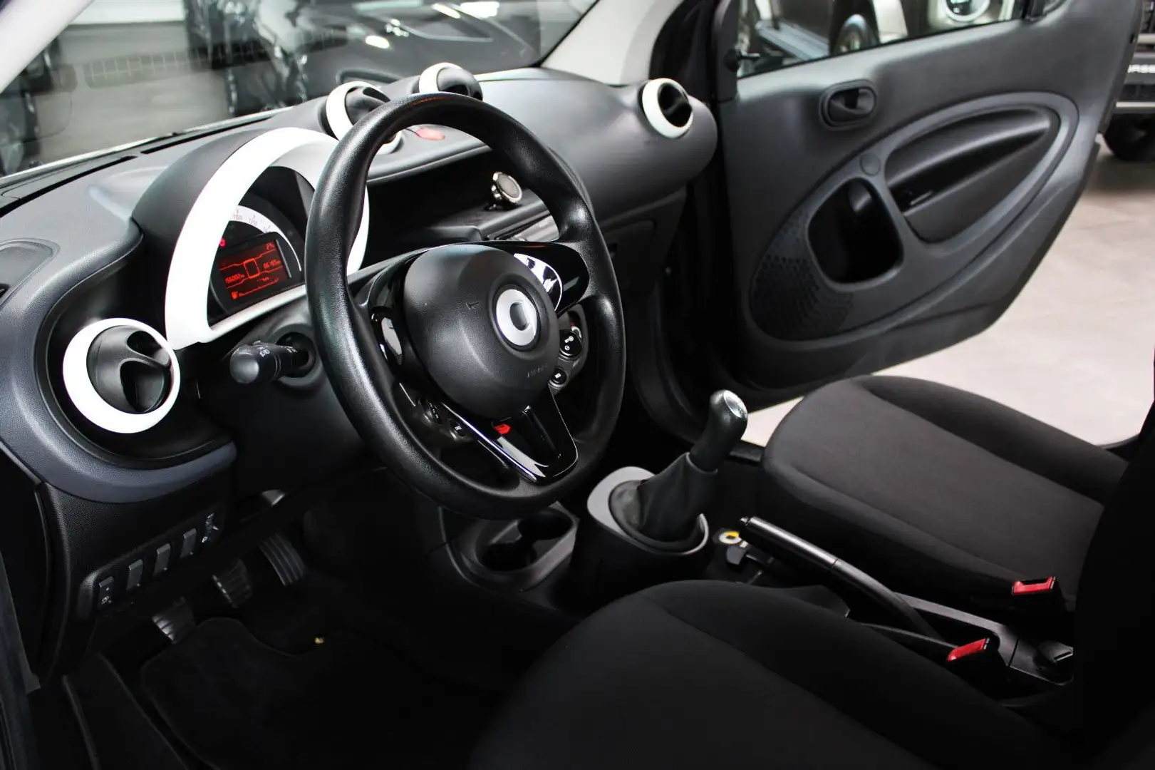 smart forTwo FORTWO COUPE *453* IDEALER KLEINER STADTFLITZER Noir - 2