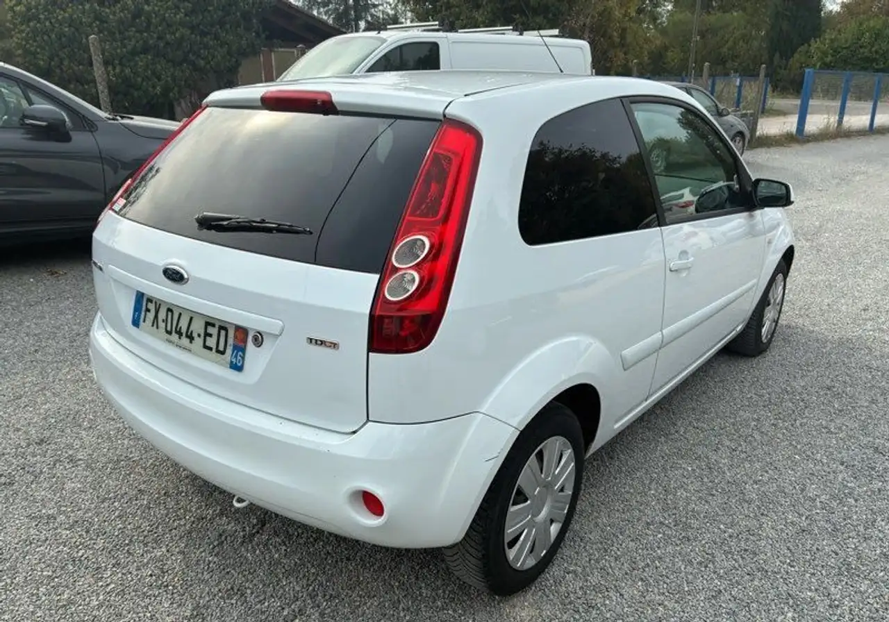 Ford Fiesta 3 portes — photo 4