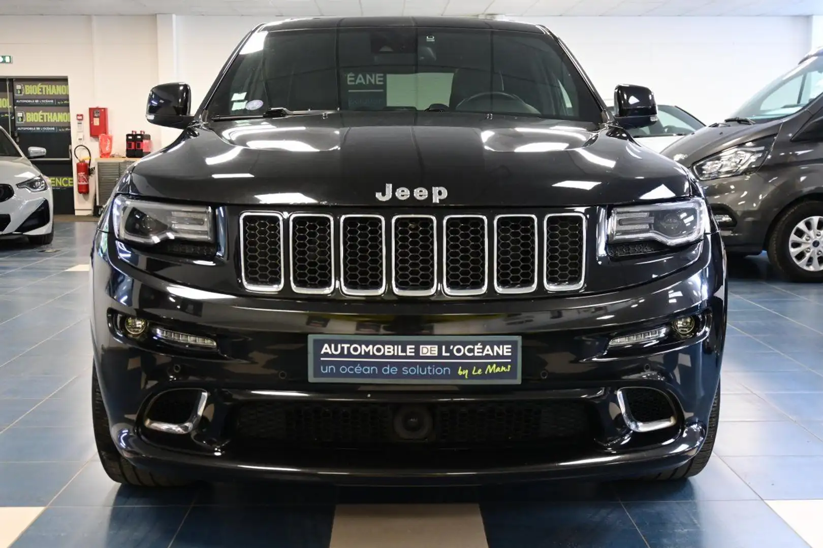 Jeep Grand Cherokee V8 6.4 HEMI 468 BVA SRT Noir - 2