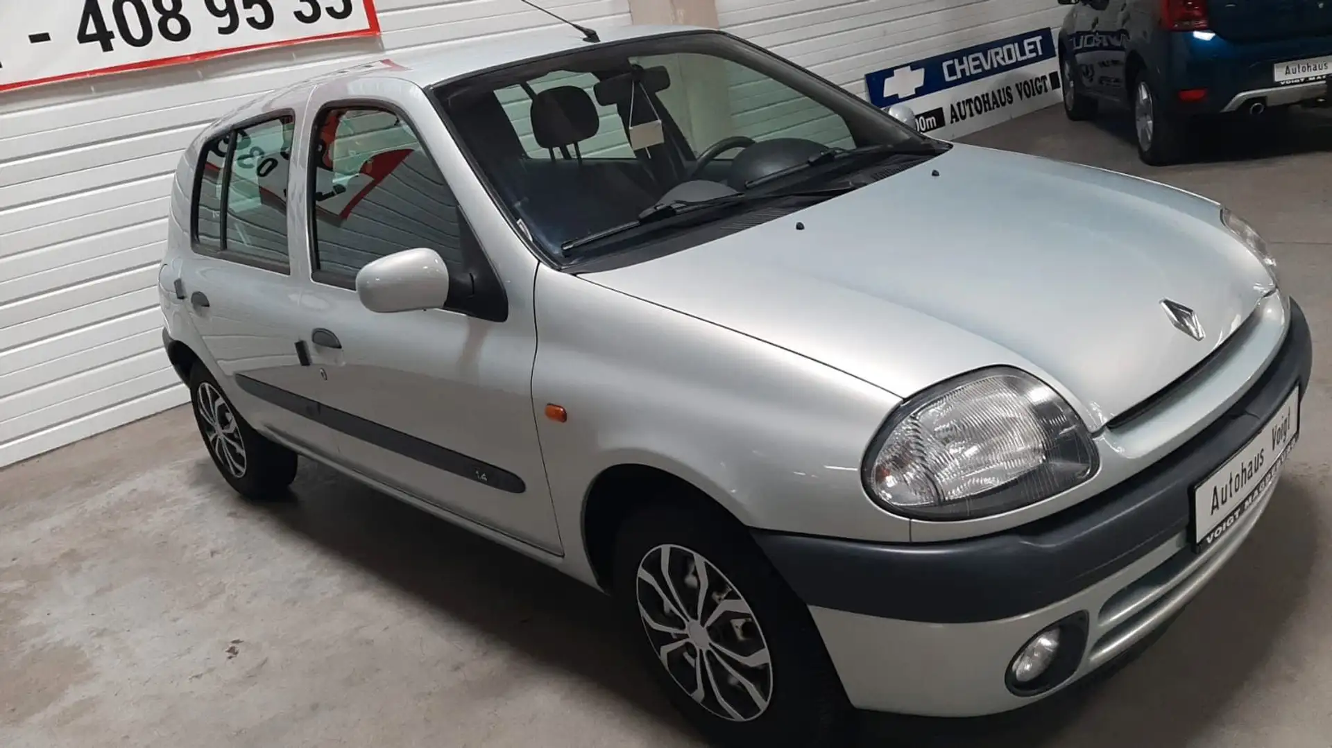 Renault Clio 1.4 RXE Silber - 2