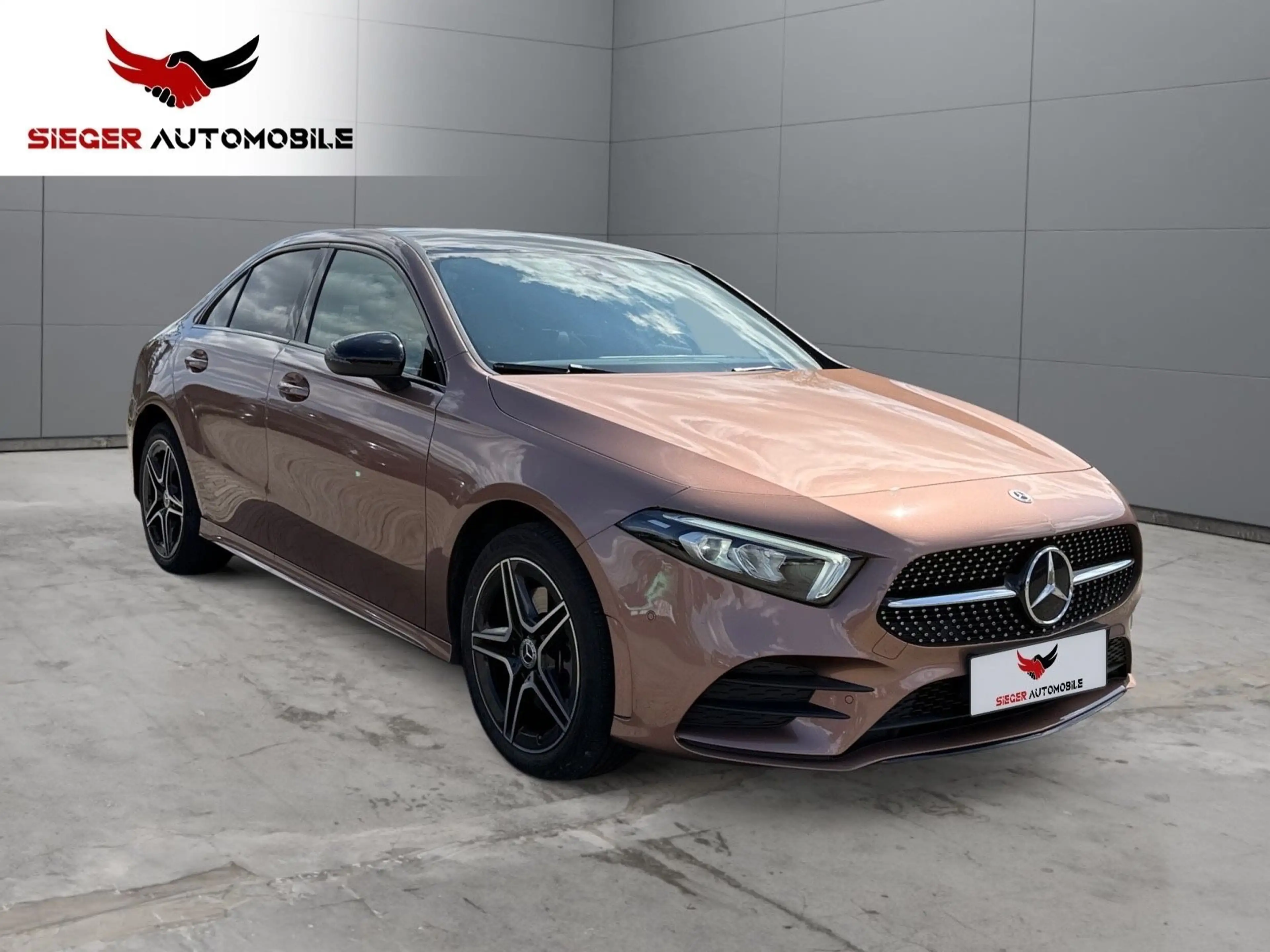 Mercedes-Benz A 250 e Limo. AMG Line Pano Burmester Kamera — photo 7