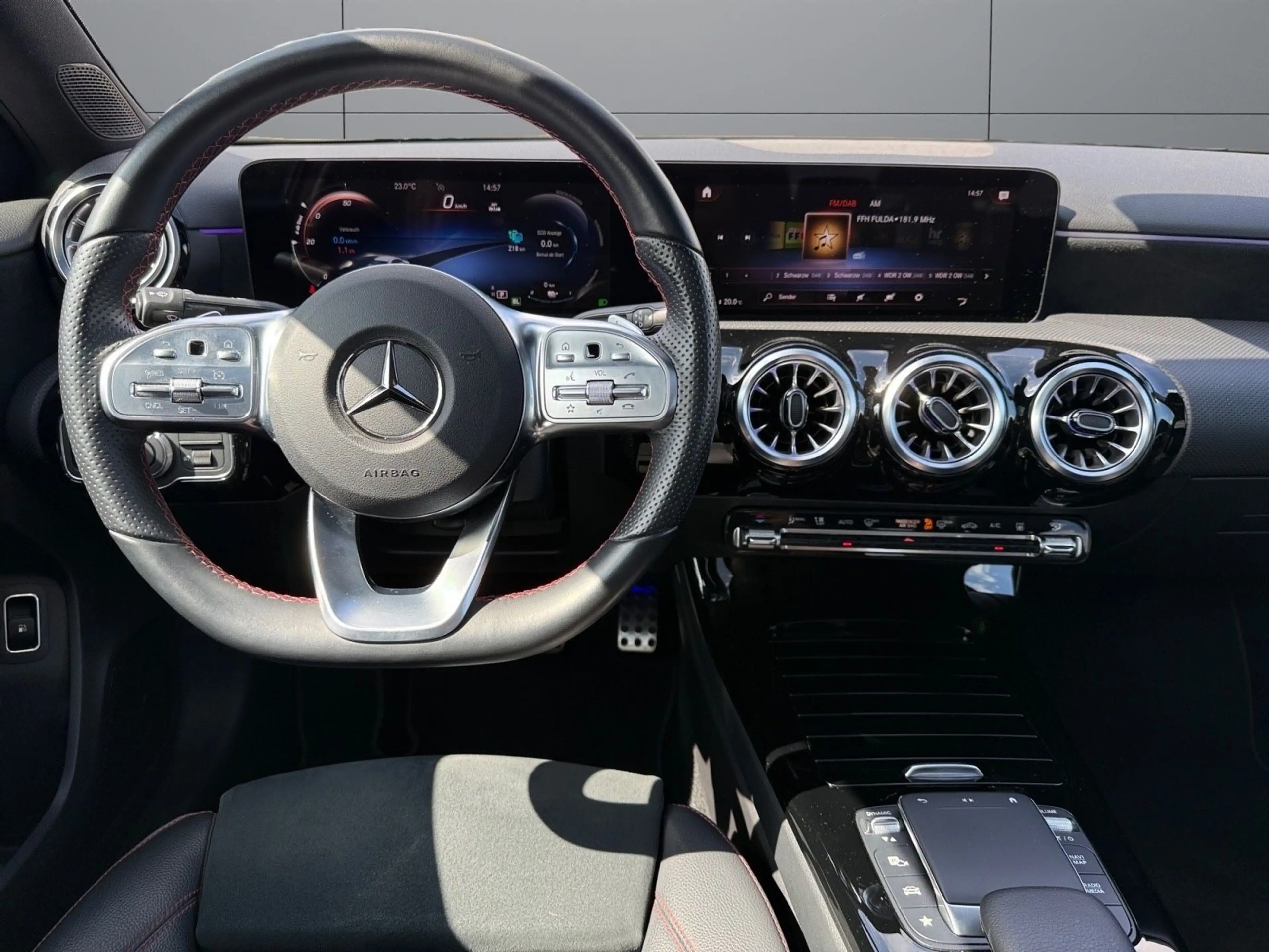 Mercedes-Benz A 250 e Limo. AMG Line Pano Burmester Kamera — photo 11