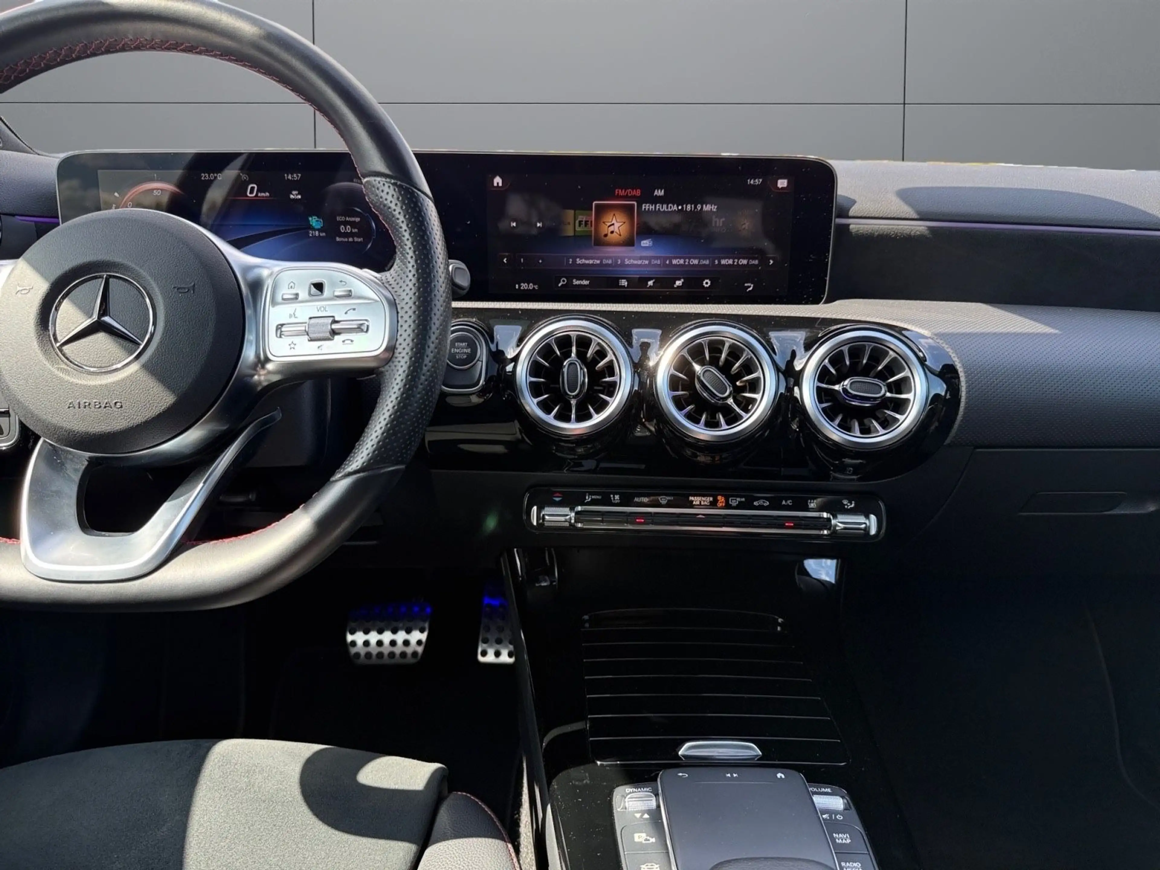 Mercedes-Benz A 250 e Limo. AMG Line Pano Burmester Kamera — photo 13