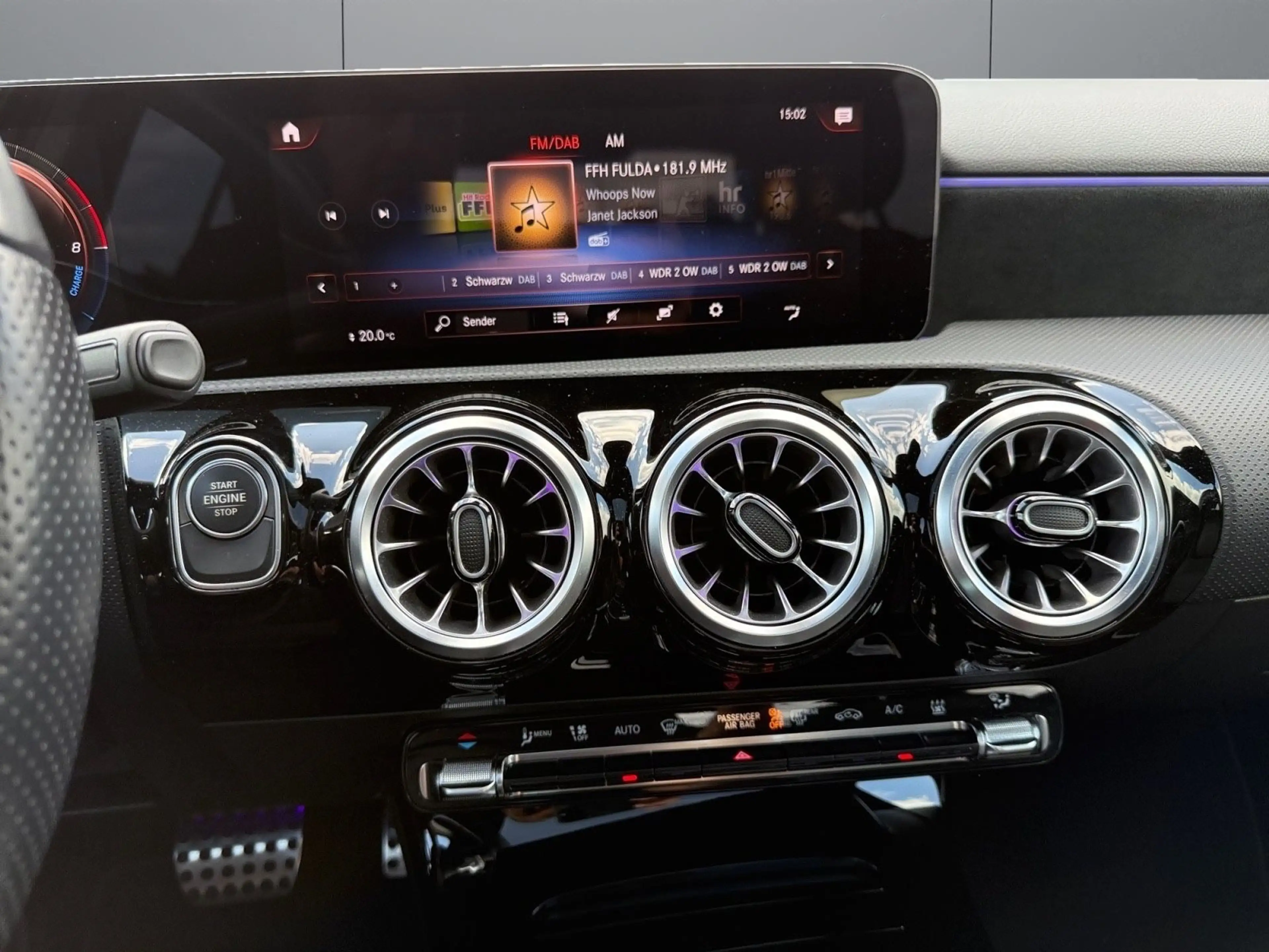 Mercedes-Benz A 250 e Limo. AMG Line Pano Burmester Kamera — photo 15