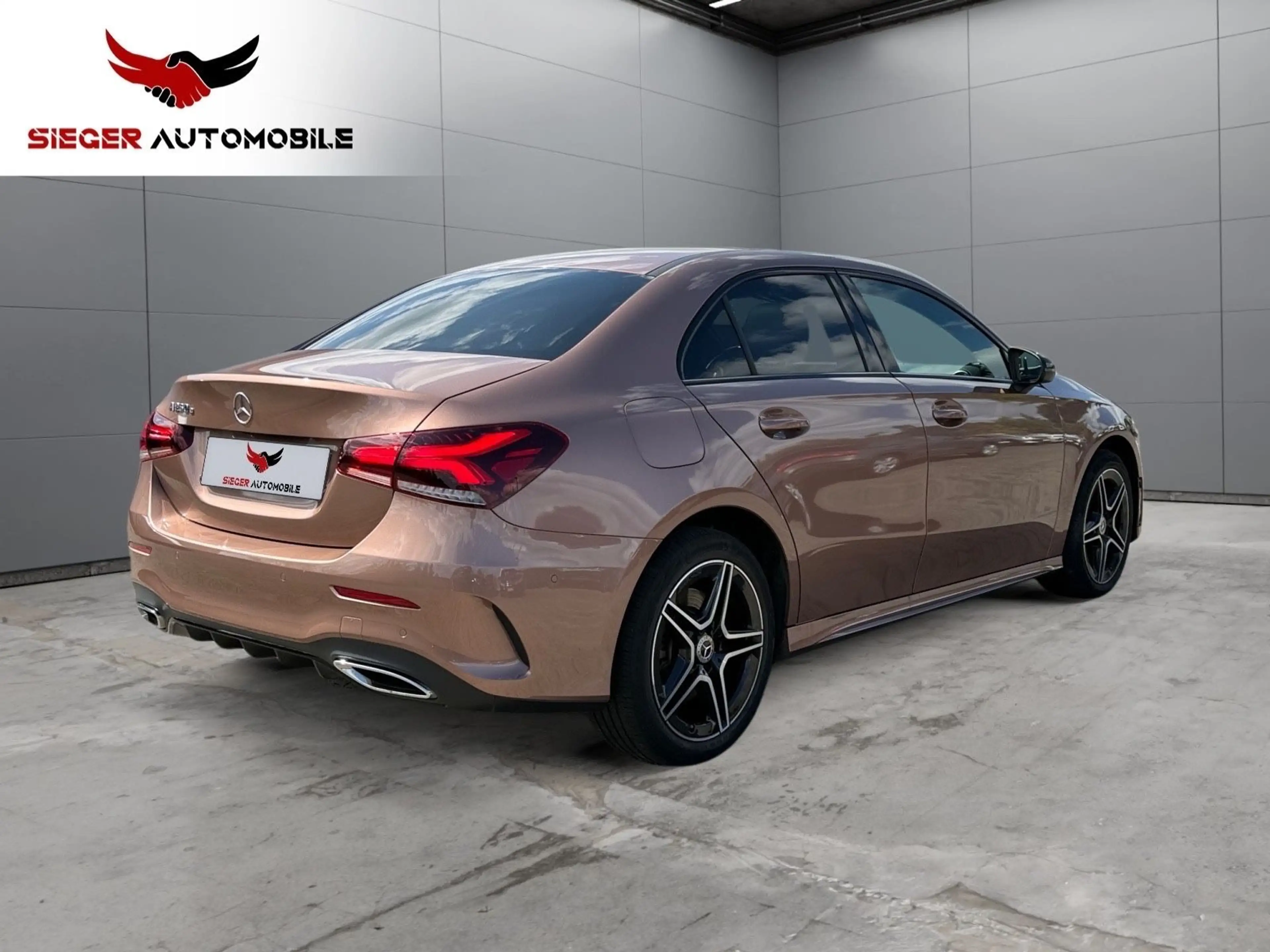 Mercedes-Benz A 250 e Limo. AMG Line Pano Burmester Kamera — photo 5