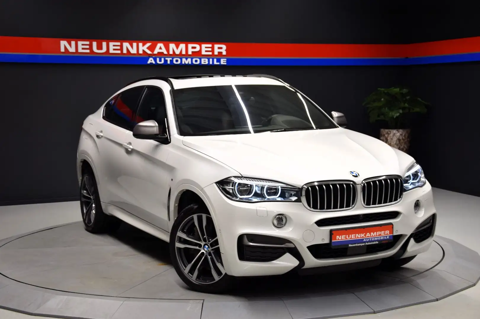 BMW X6 M HUD TV 360 Pano Memory Sitzlüftung H&K Blanc - 1
