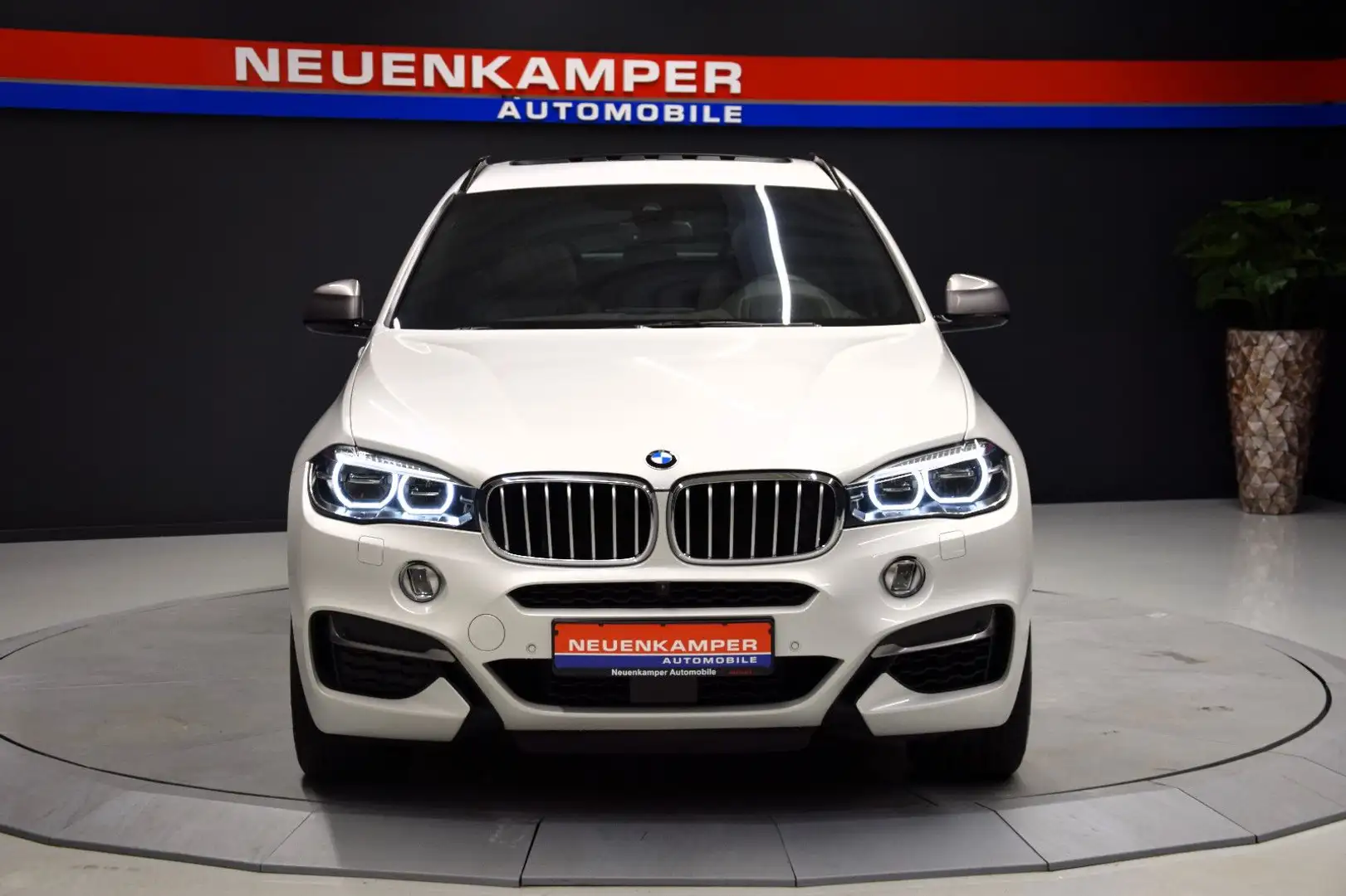 BMW X6 M HUD TV 360 Pano Memory Sitzlüftung H&K Blanc - 2