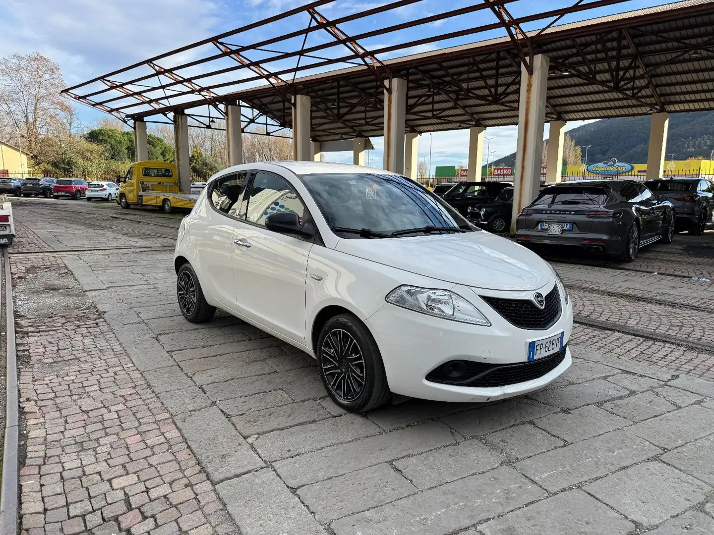 Lancia Ypsilon 1.2 69 CV 5 porte GPL Ecochic Silver Blanc - 2