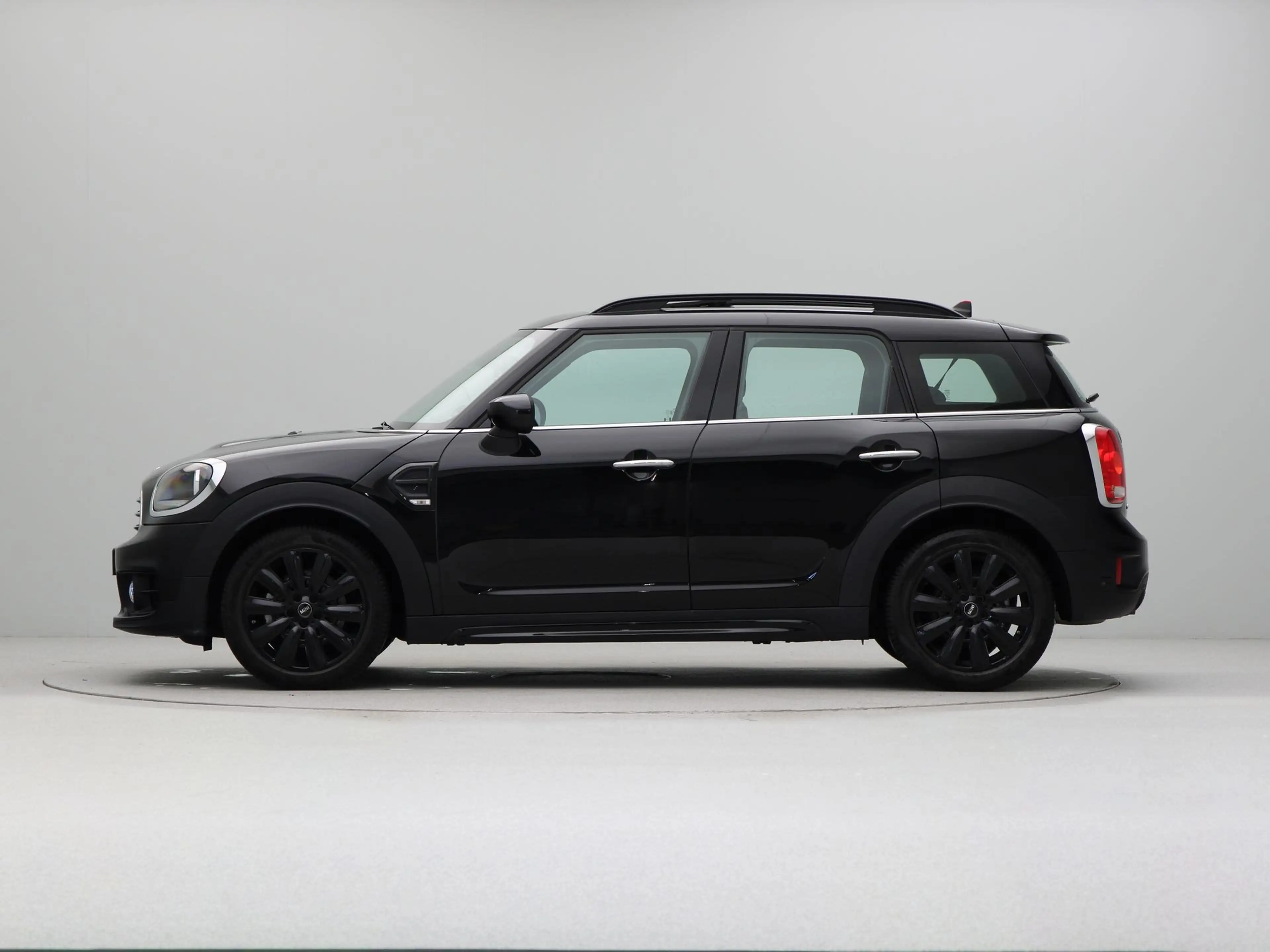 MINI One Countryman Business Edition — photo 11
