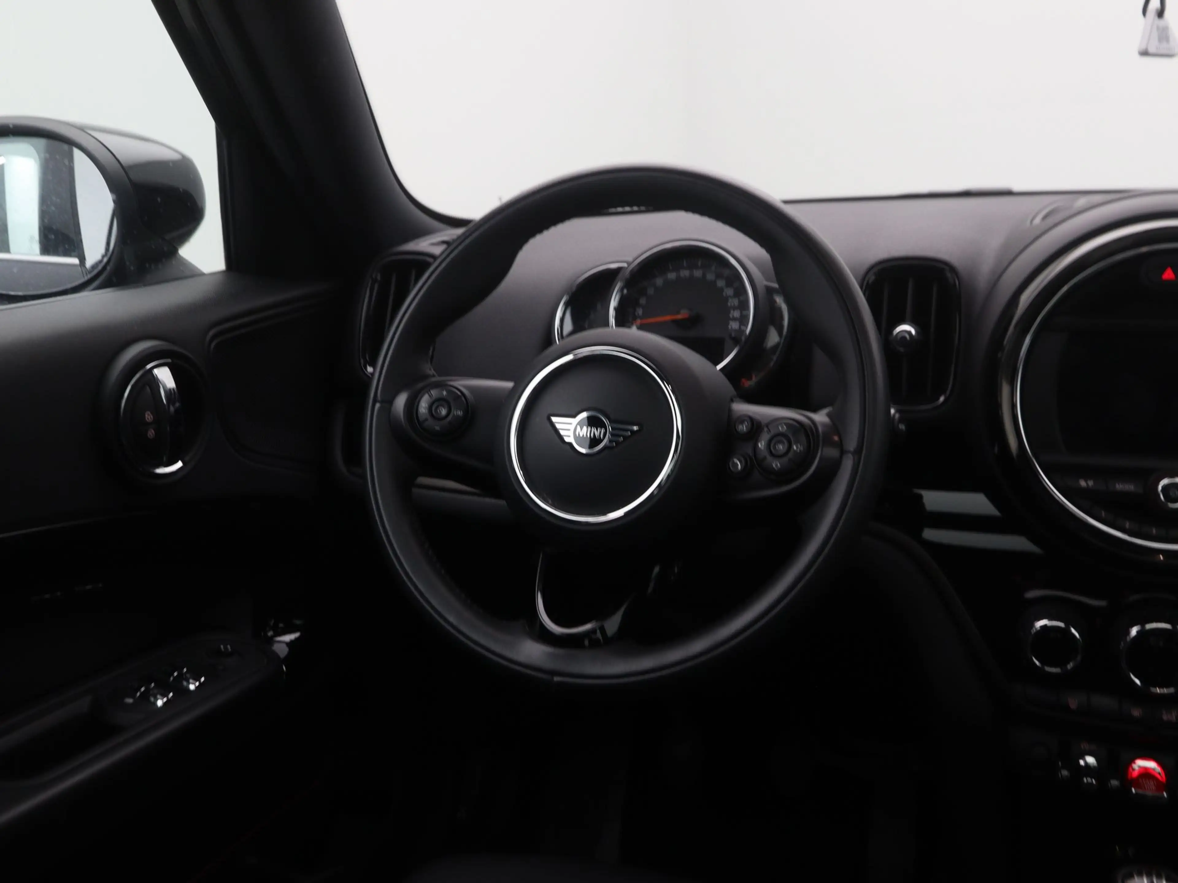 MINI One Countryman Business Edition — photo 2
