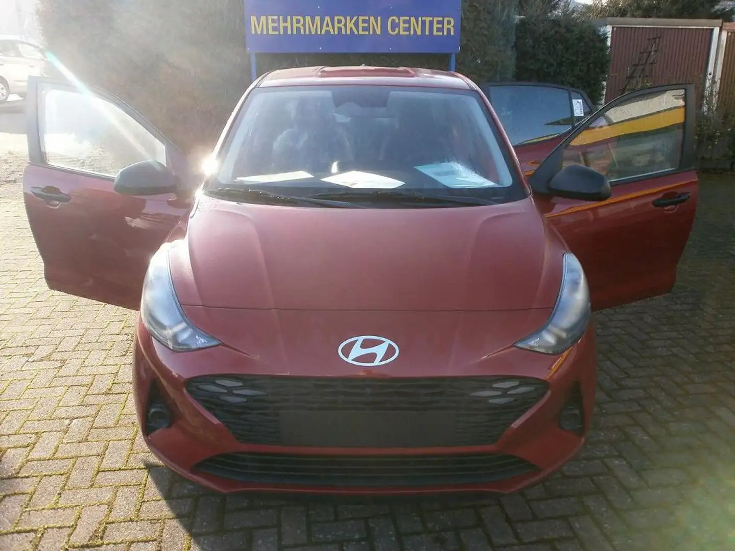 Hyundai i10 i10 1.0 Essence , Navi,Kamera,PDC,Tempomat,DAB,. Rot - 1