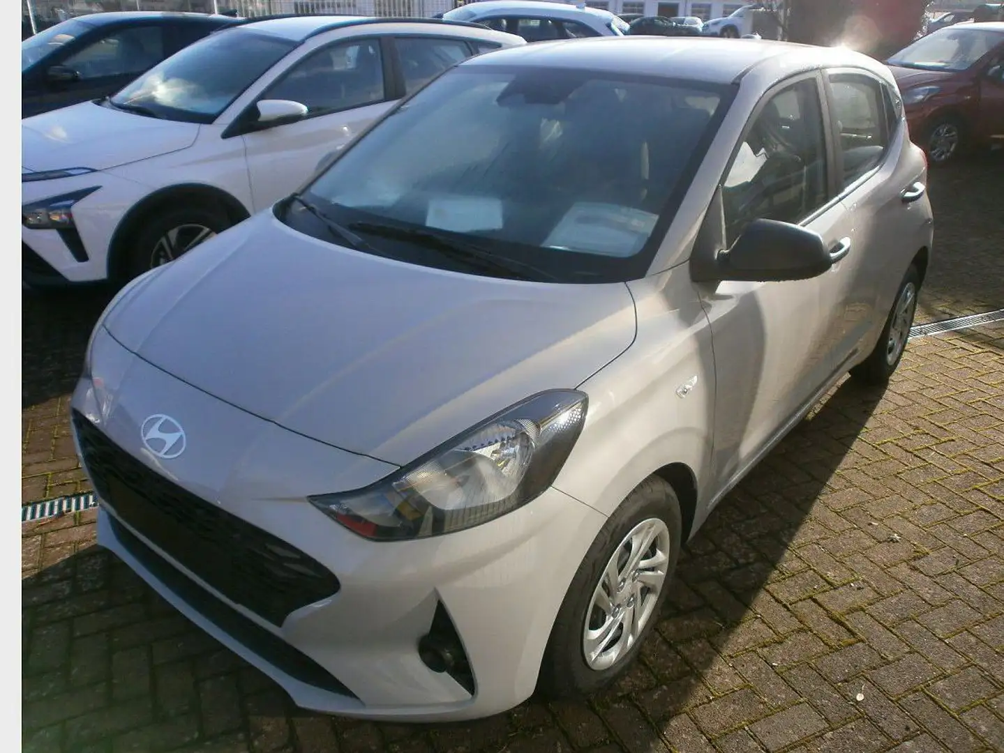 Hyundai i10 i10 1.0 Essence , Navi,Kamera,PDC,Tempomat,DAB,. Rot - 2