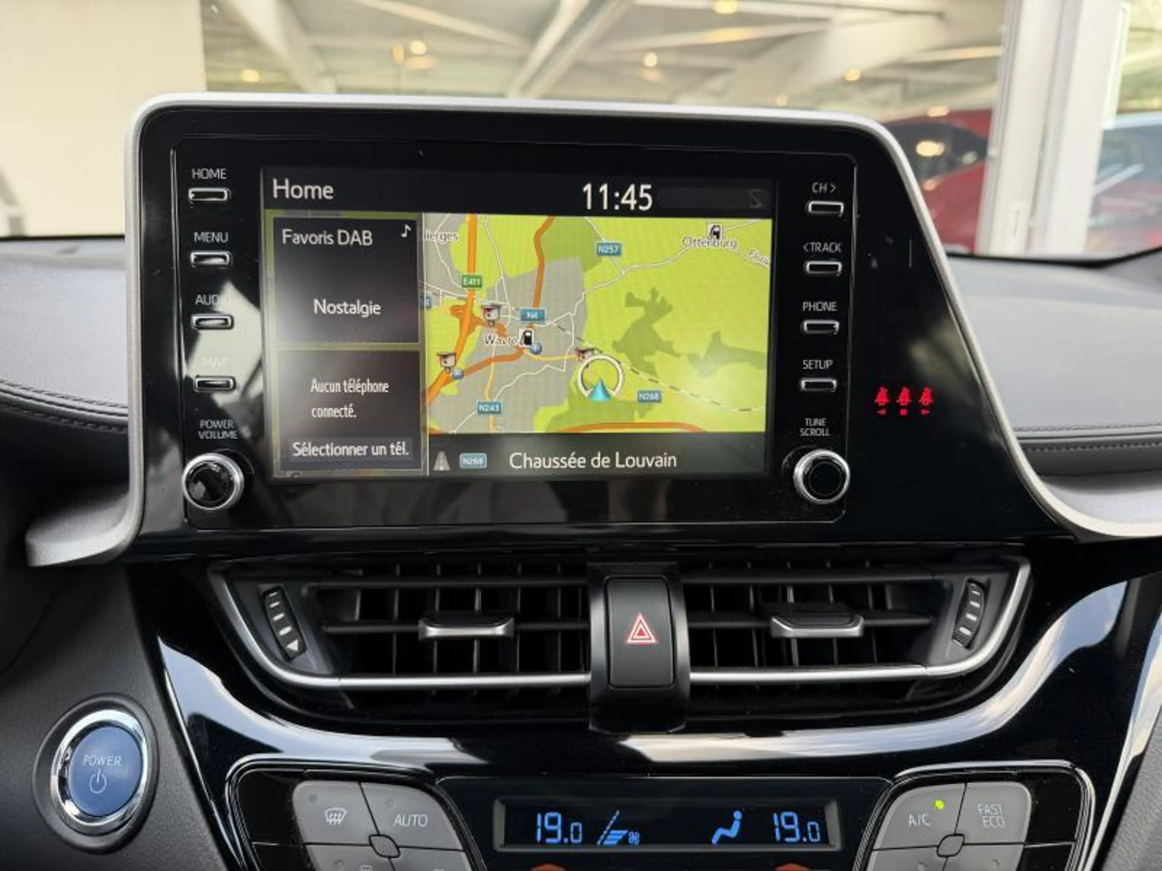 Toyota C-HR C-ENTER 1.8 HYBRID — photo 14