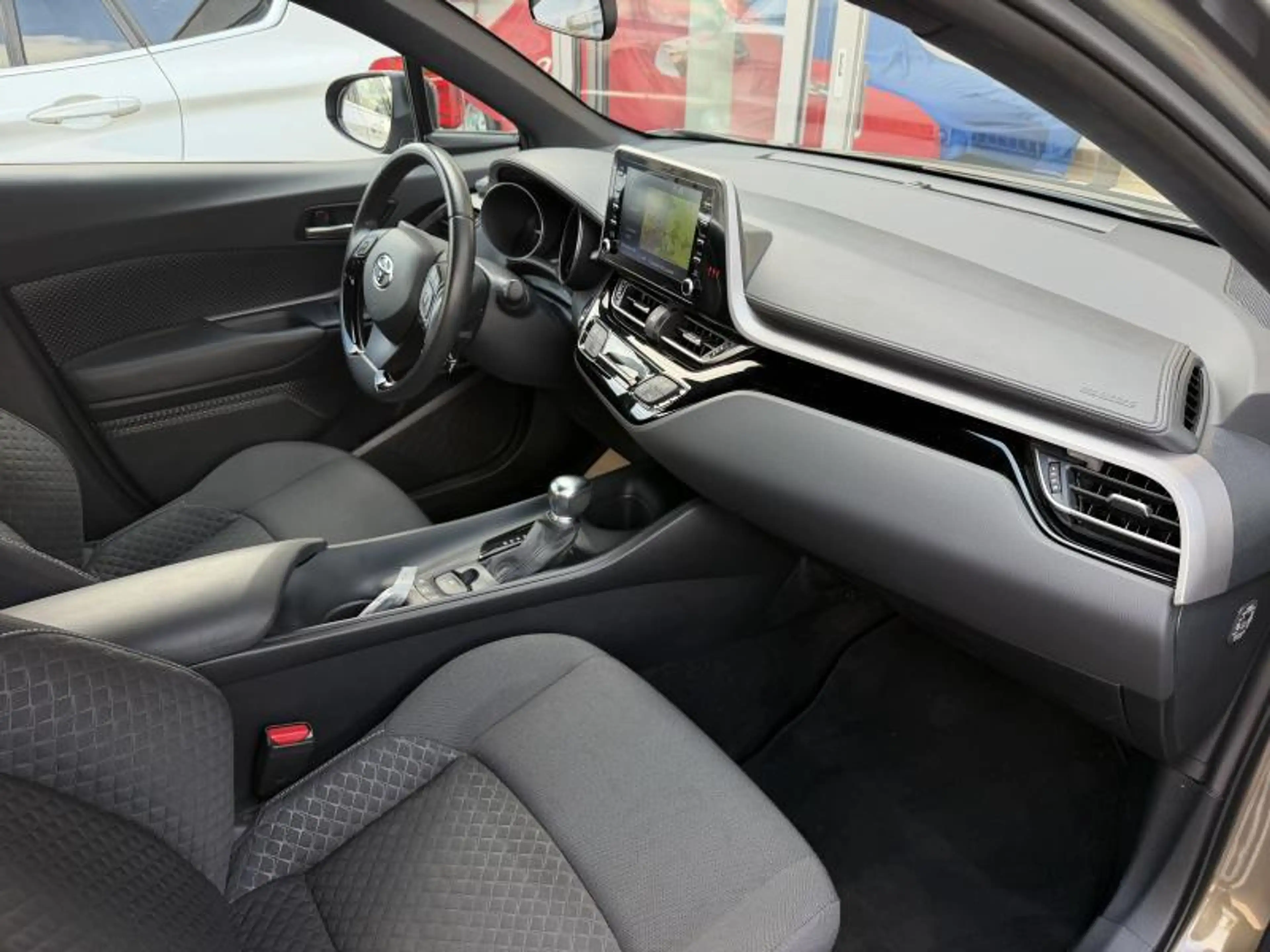 Toyota C-HR C-ENTER 1.8 HYBRID — photo 10