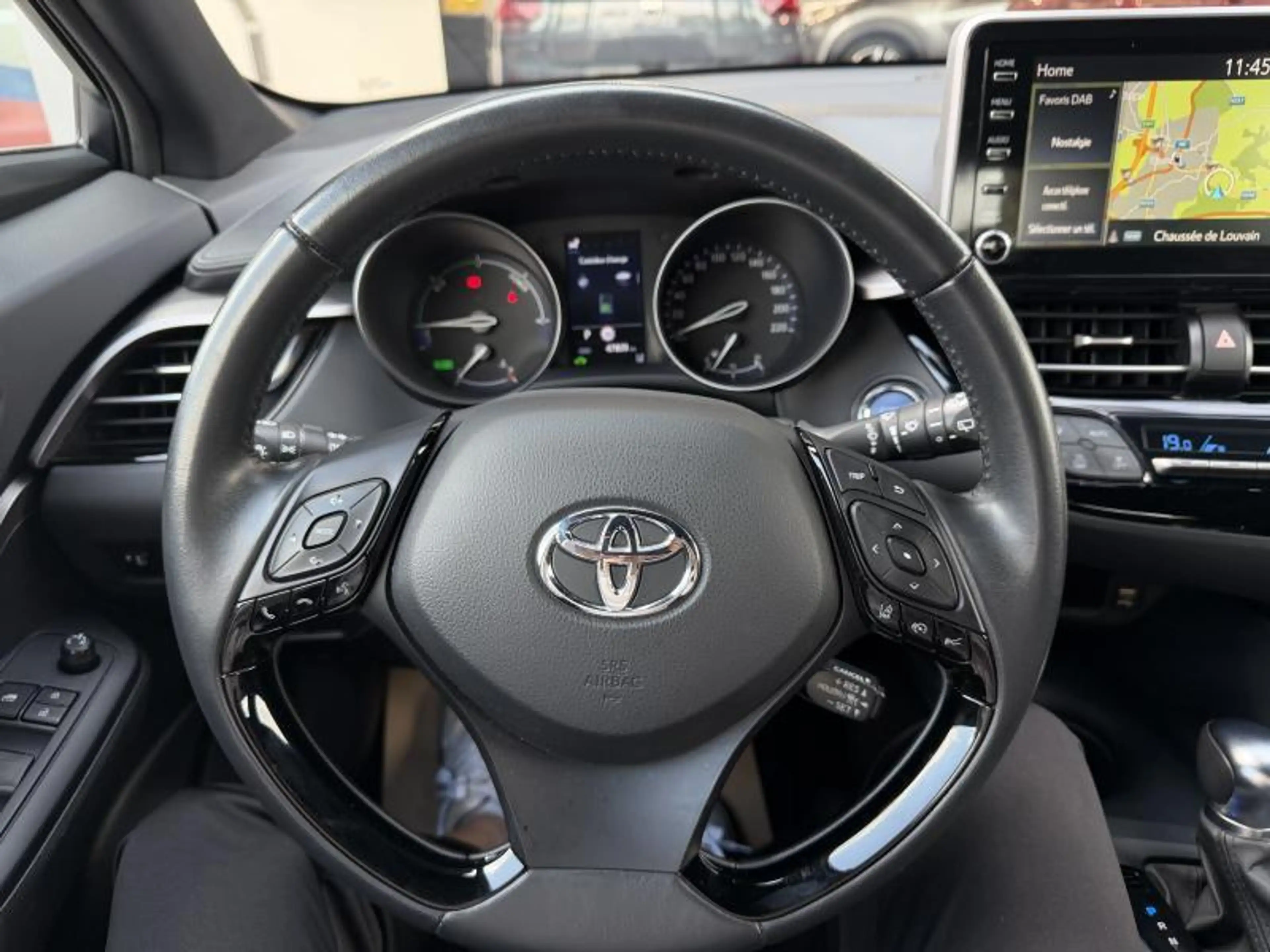 Toyota C-HR C-ENTER 1.8 HYBRID — photo 12