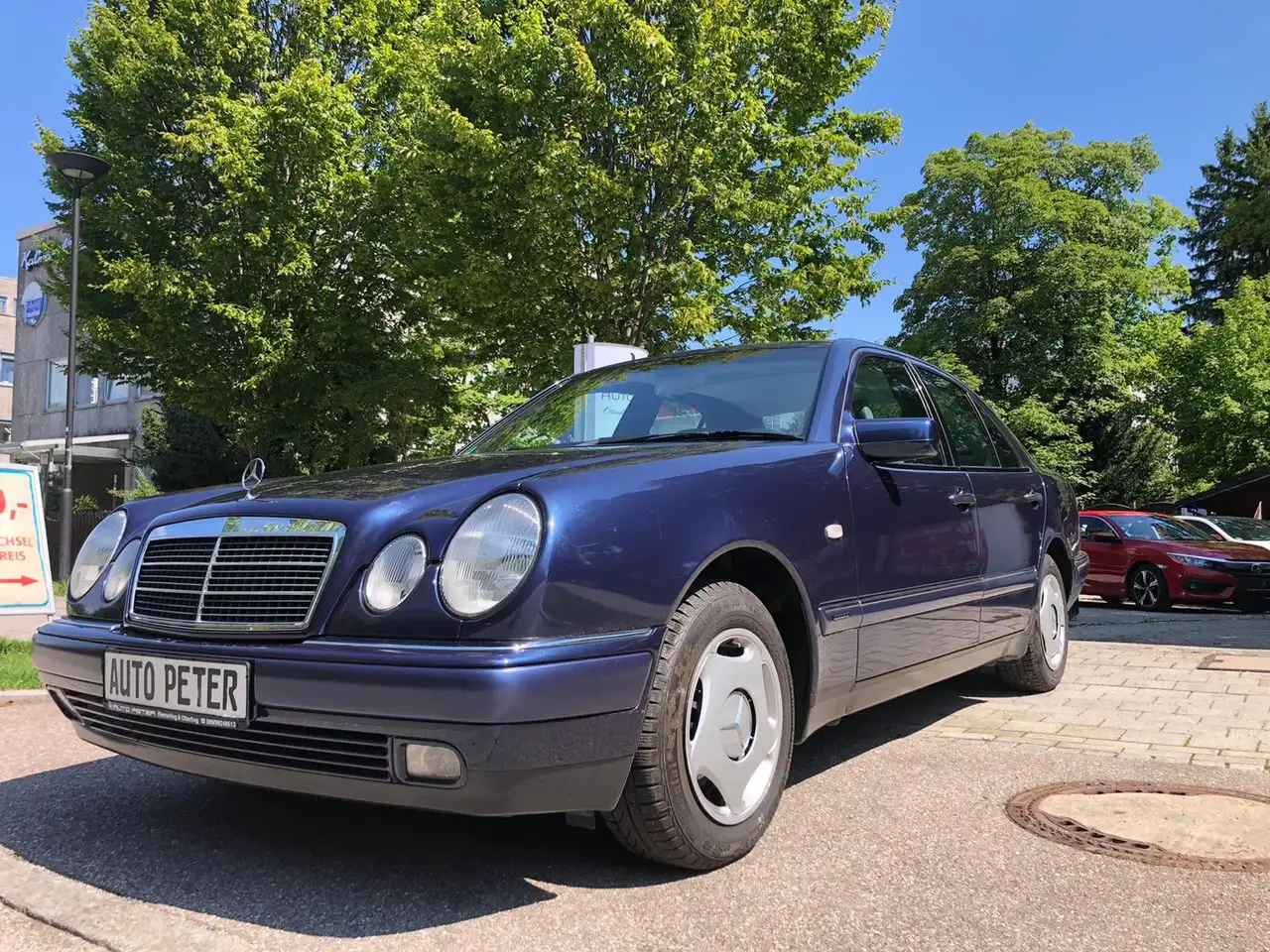 Mercedes-Benz E 230