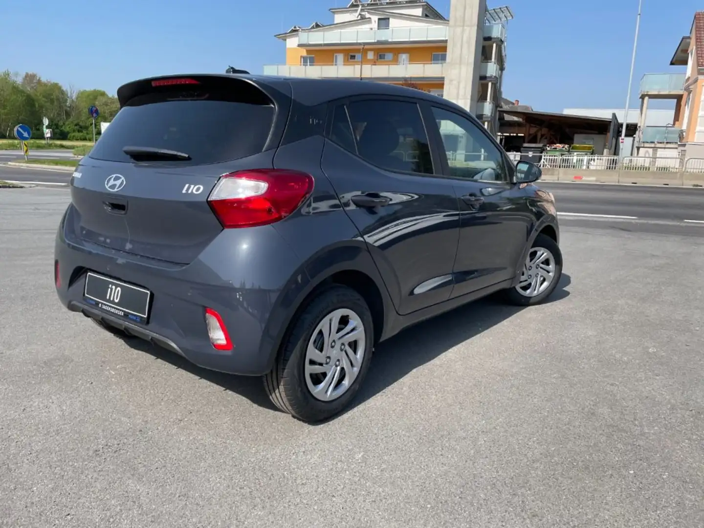 Hyundai i10 i Line Plus SENSATION Grijs - 2