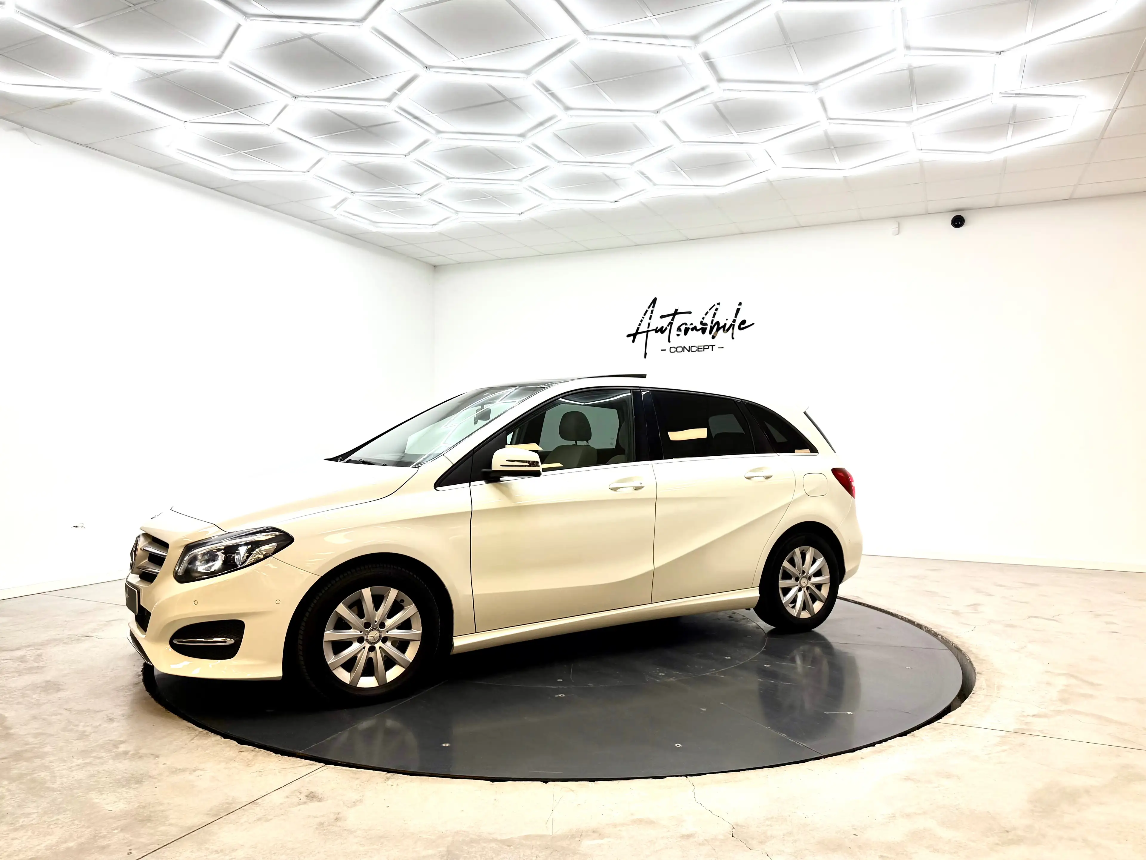 Mercedes-Benz B 180 ✅1AN GARANTIE✅PANO✅SIÈGES CHAUFFANTS✅CAMERA✅LED — photo 8