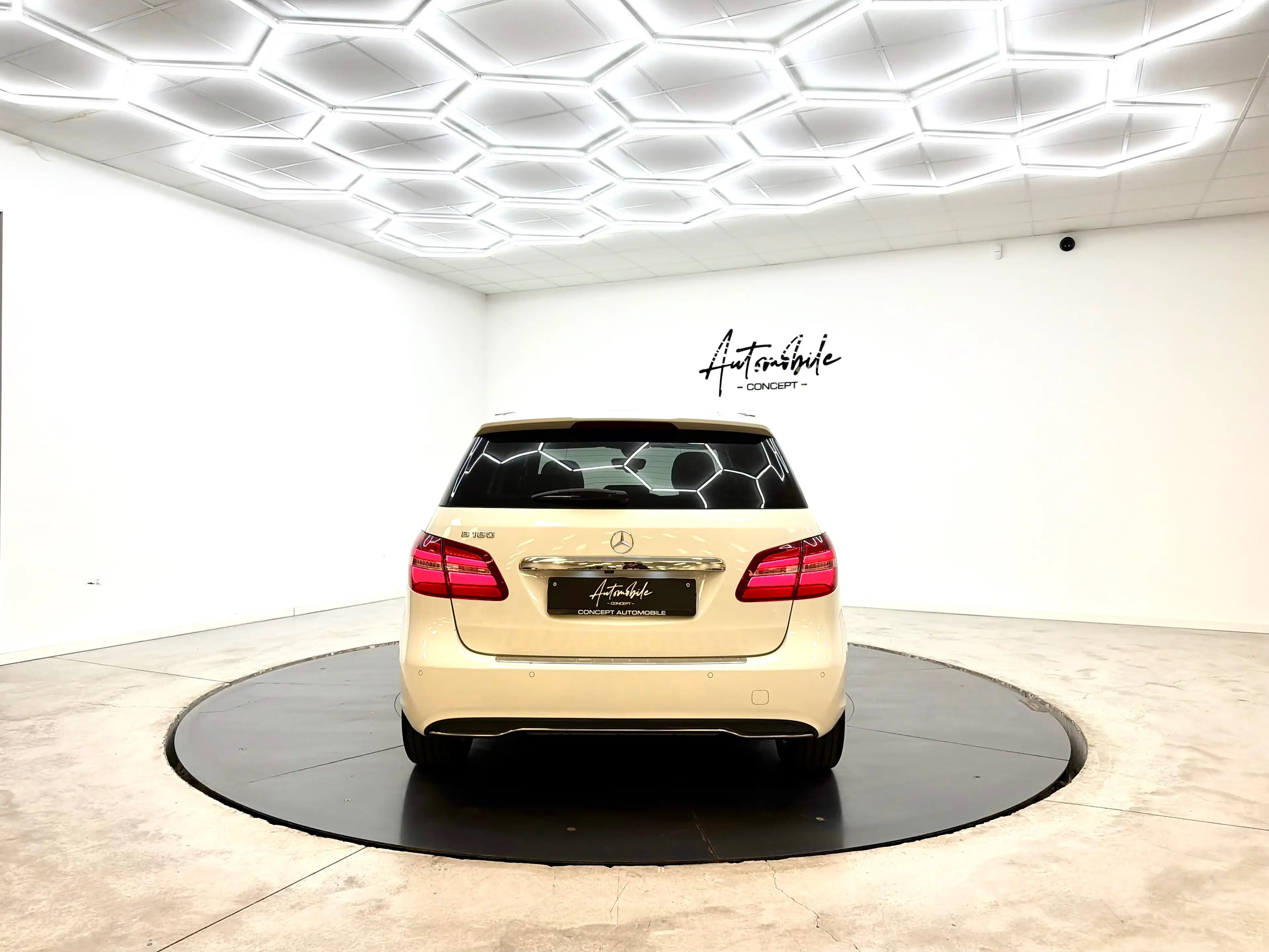 Mercedes-Benz B 180 ✅1AN GARANTIE✅PANO✅SIÈGES CHAUFFANTS✅CAMERA✅LED — photo 6