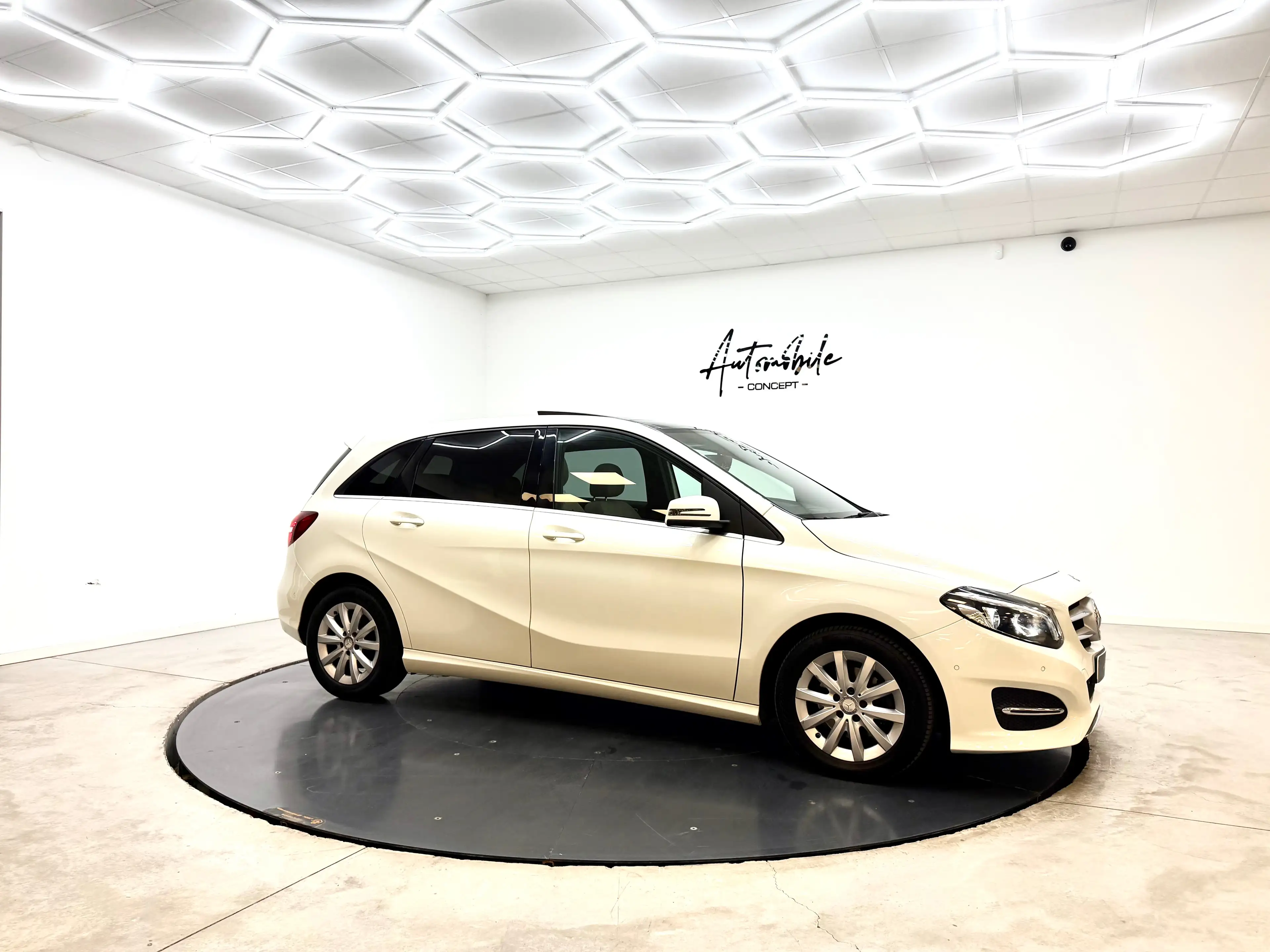 Mercedes-Benz B 180 ✅1AN GARANTIE✅PANO✅SIÈGES CHAUFFANTS✅CAMERA✅LED — photo 3