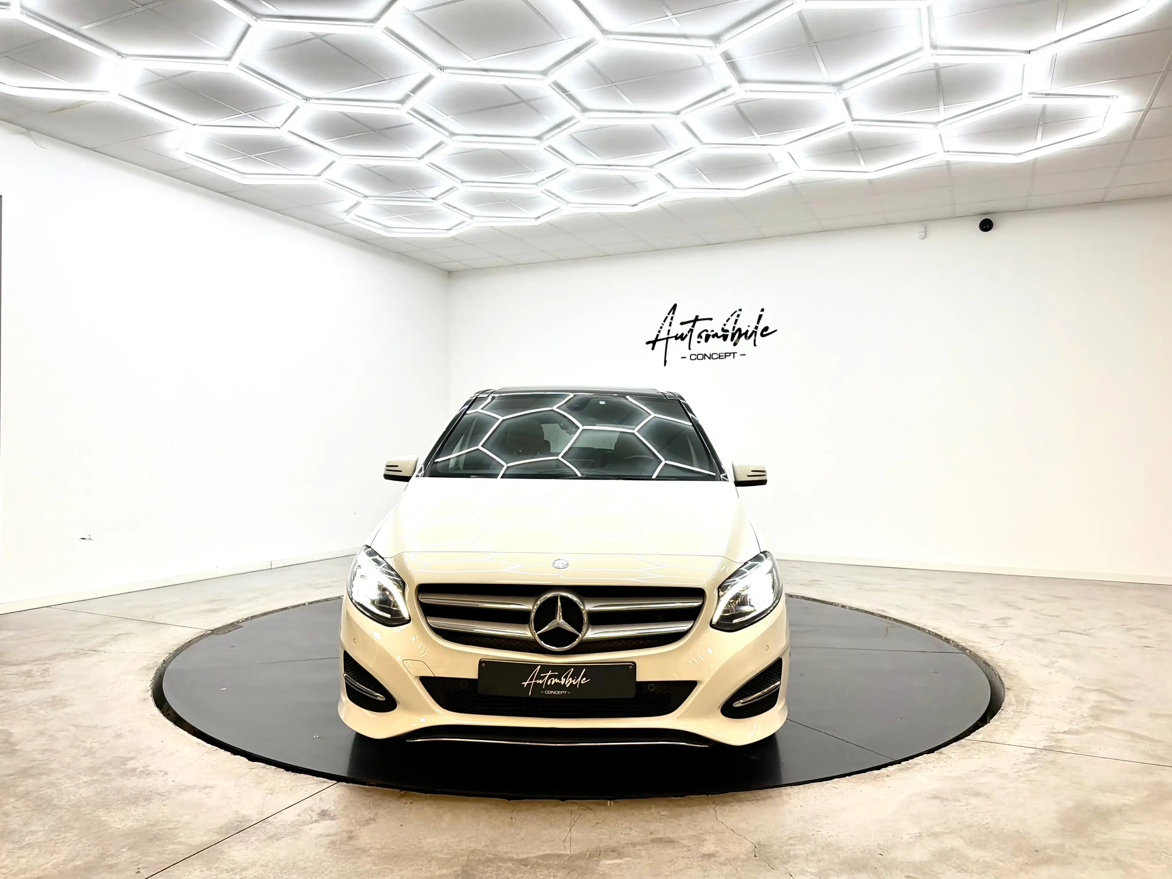 Mercedes-Benz B 180 ✅1AN GARANTIE✅PANO✅SIÈGES CHAUFFANTS✅CAMERA✅LED — photo 2