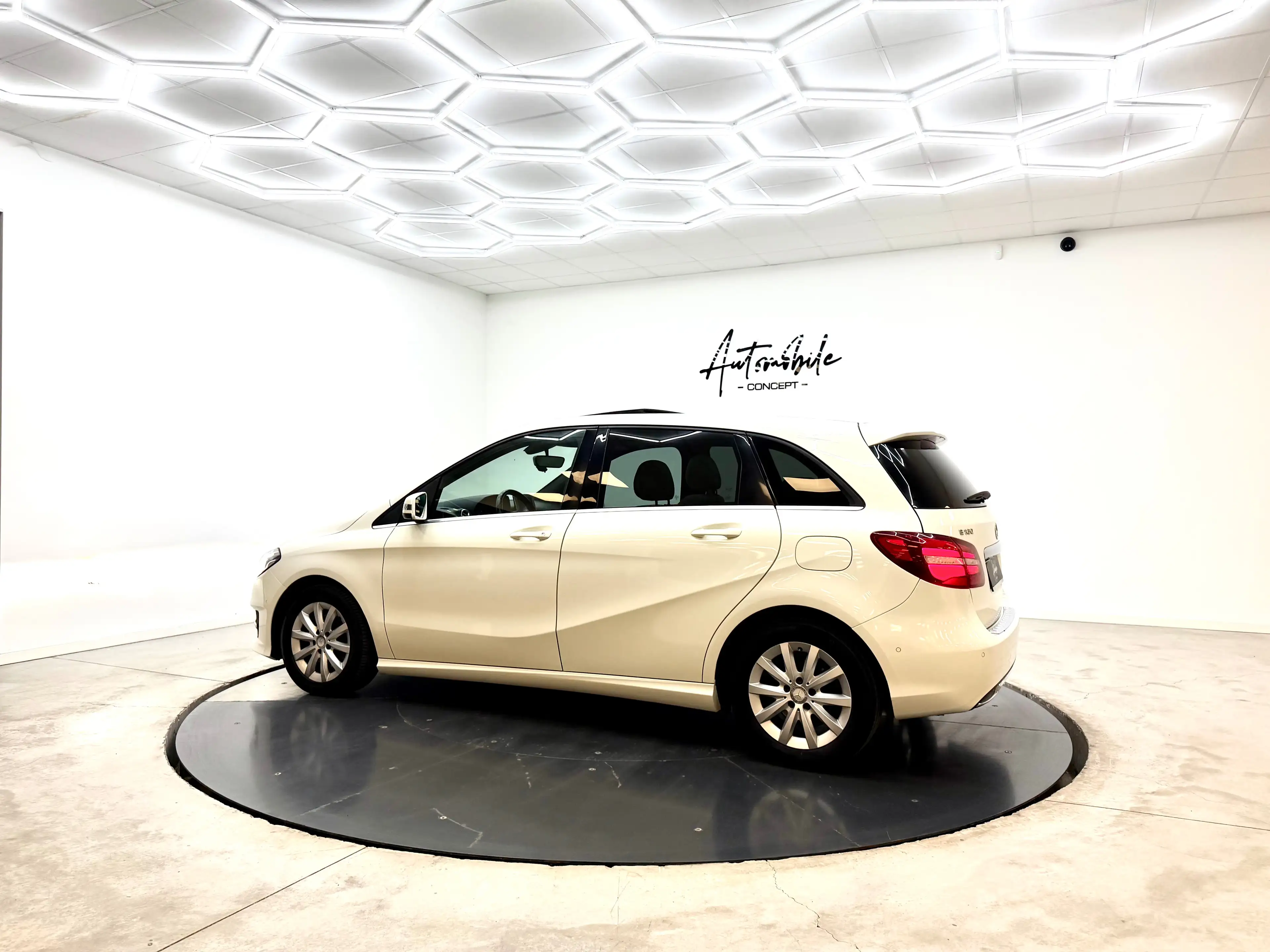 Mercedes-Benz B 180 ✅1AN GARANTIE✅PANO✅SIÈGES CHAUFFANTS✅CAMERA✅LED — photo 7